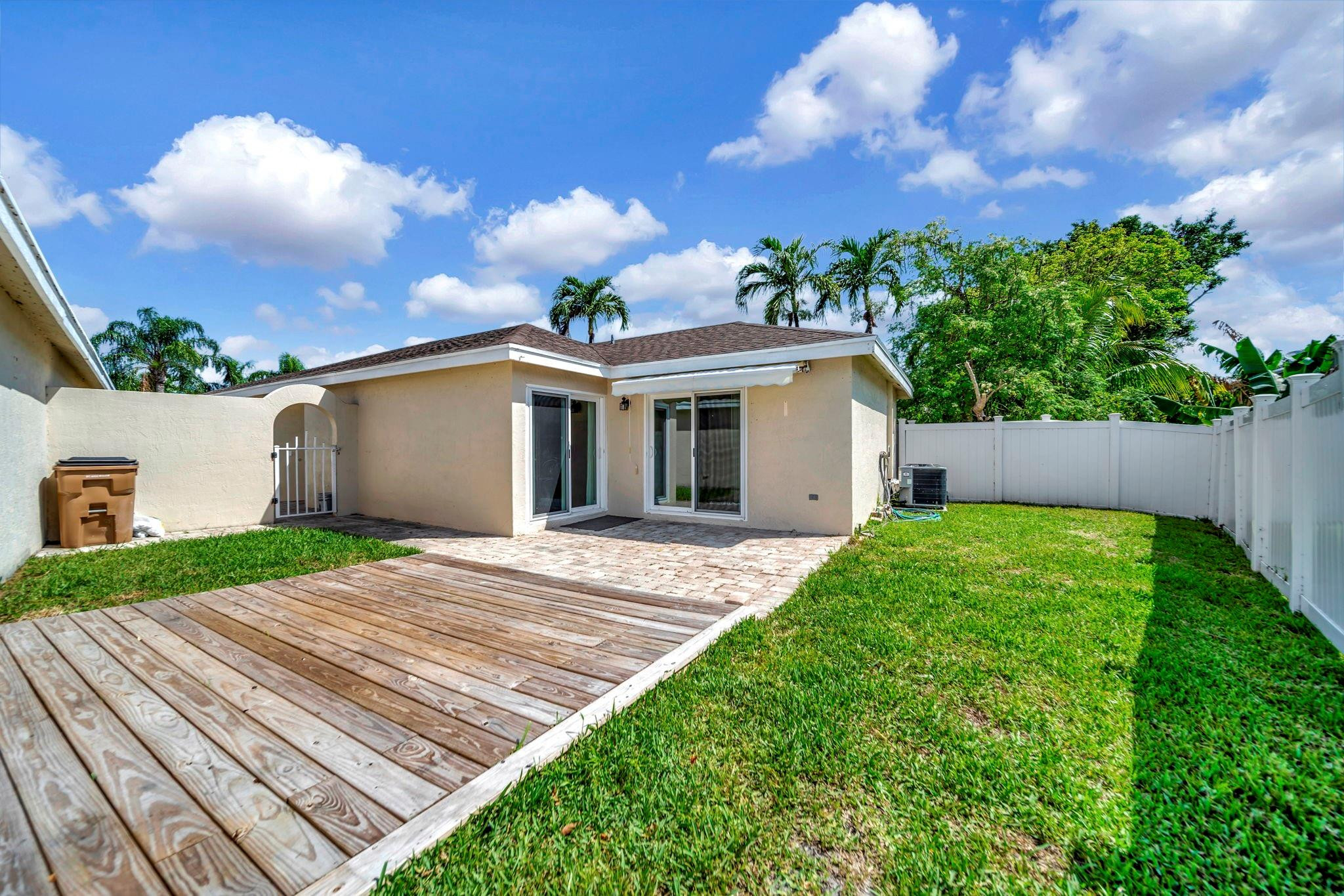 4036 Eastridge Cir