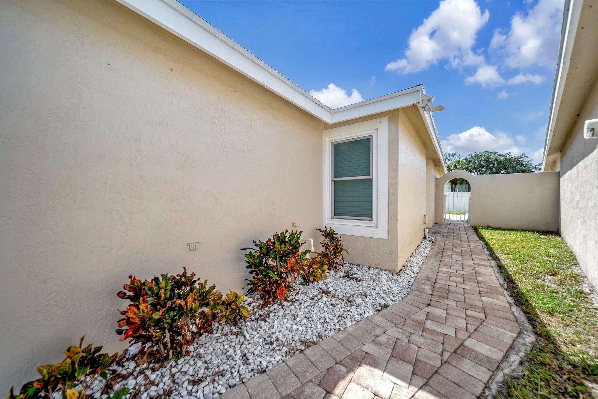 4036 Eastridge Cir