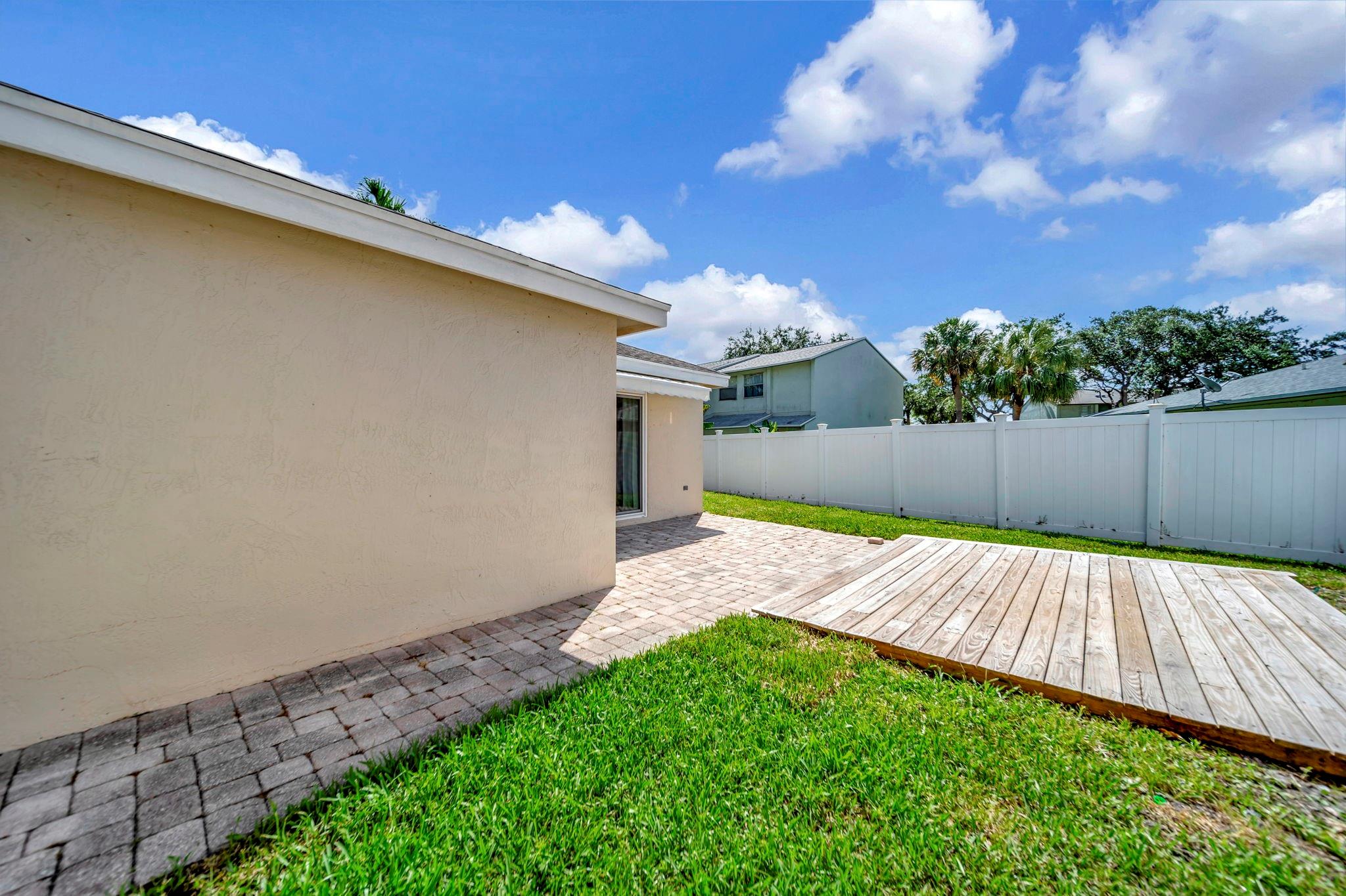 4036 Eastridge Cir