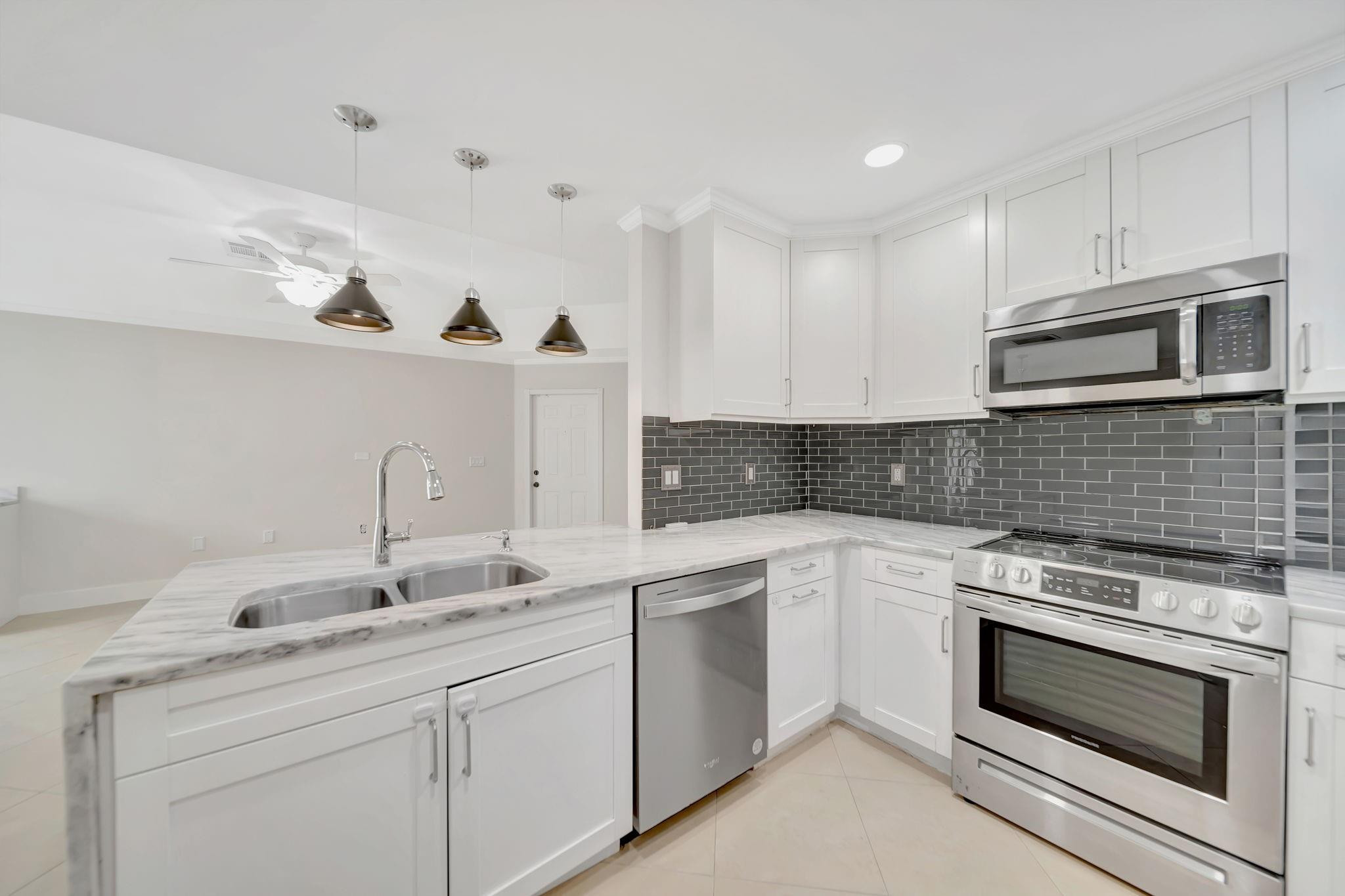 4036 Eastridge Cir