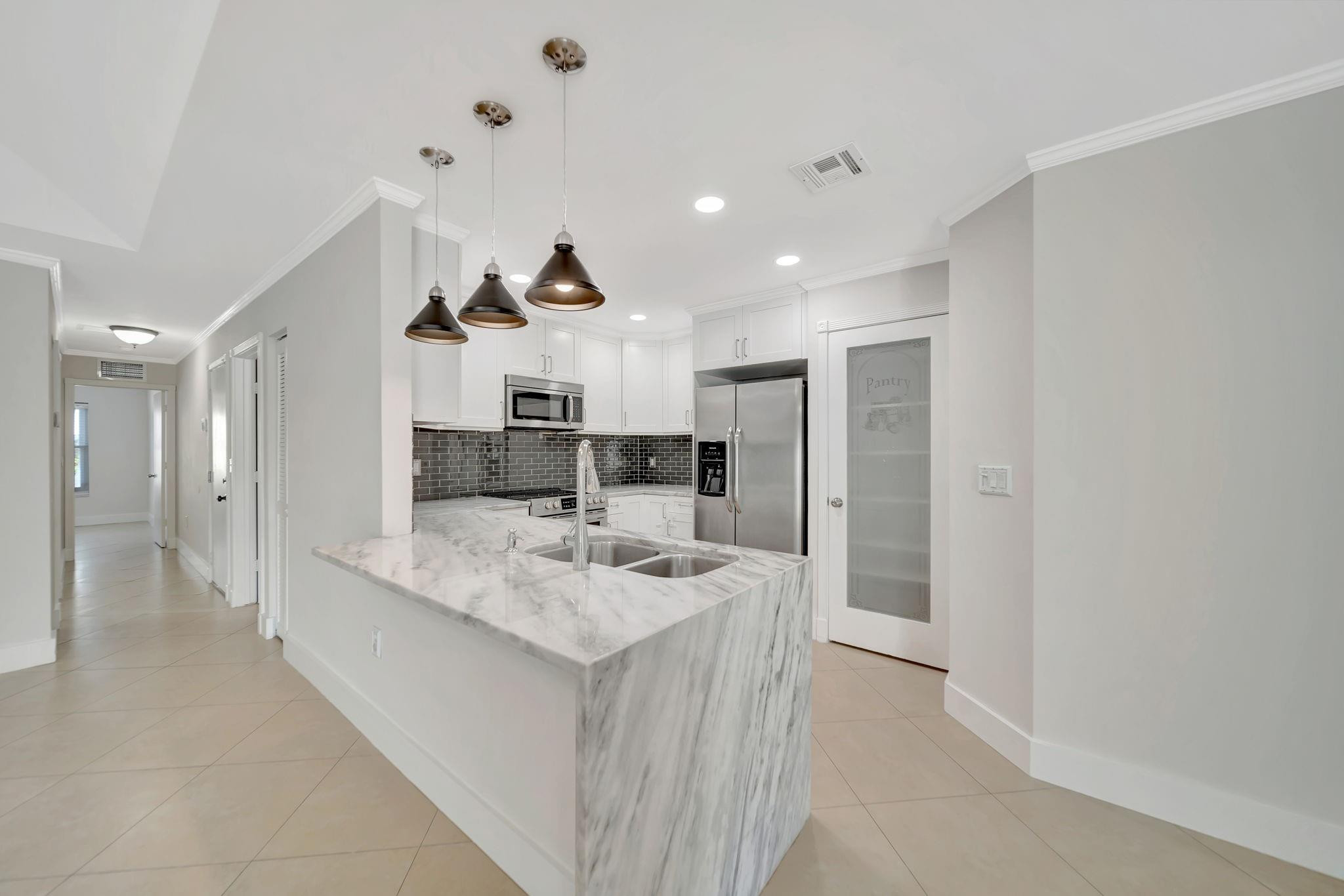 4036 Eastridge Cir