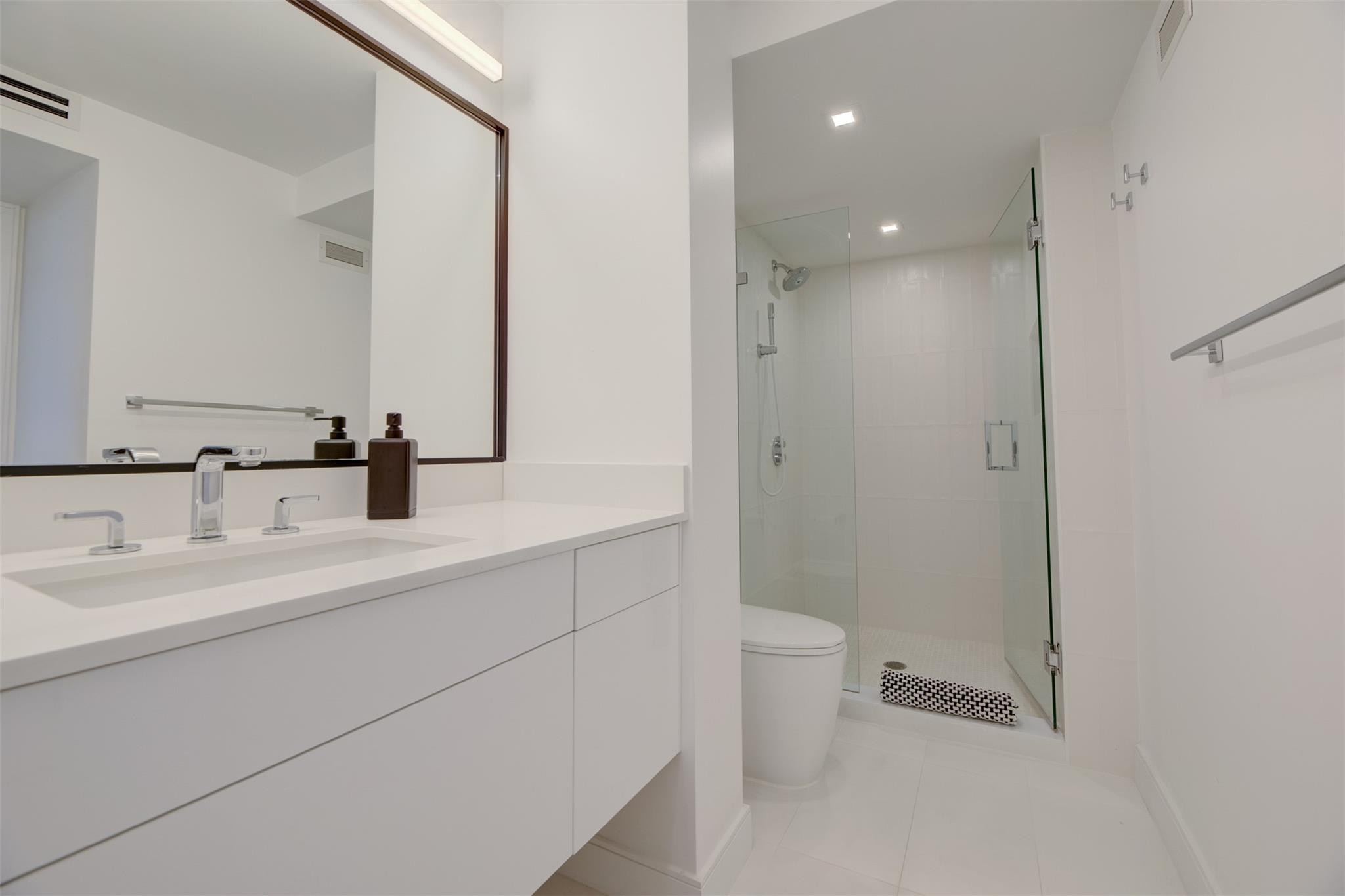 1 Las Olas Circle 404