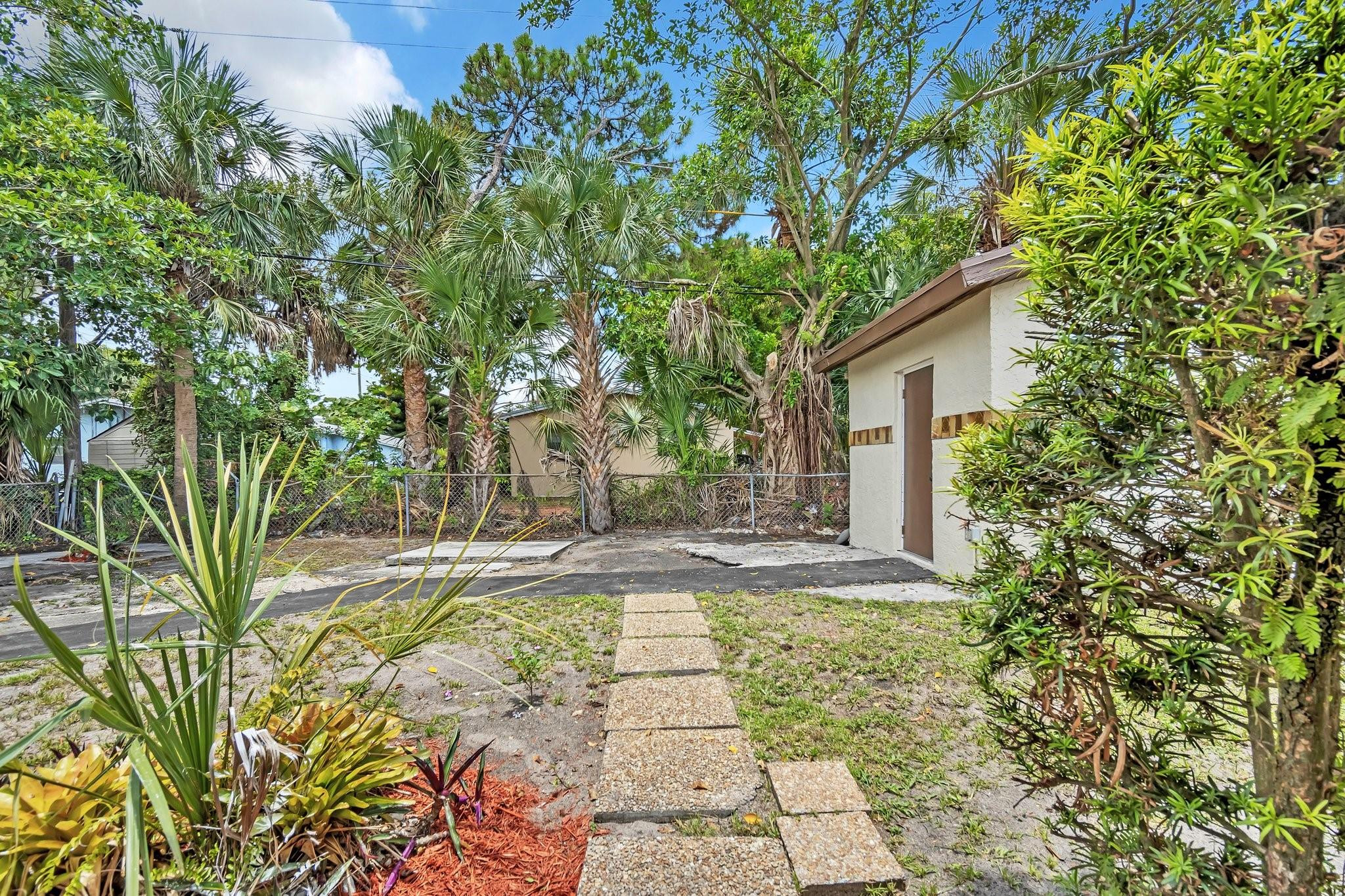 1070 NW 25th Way