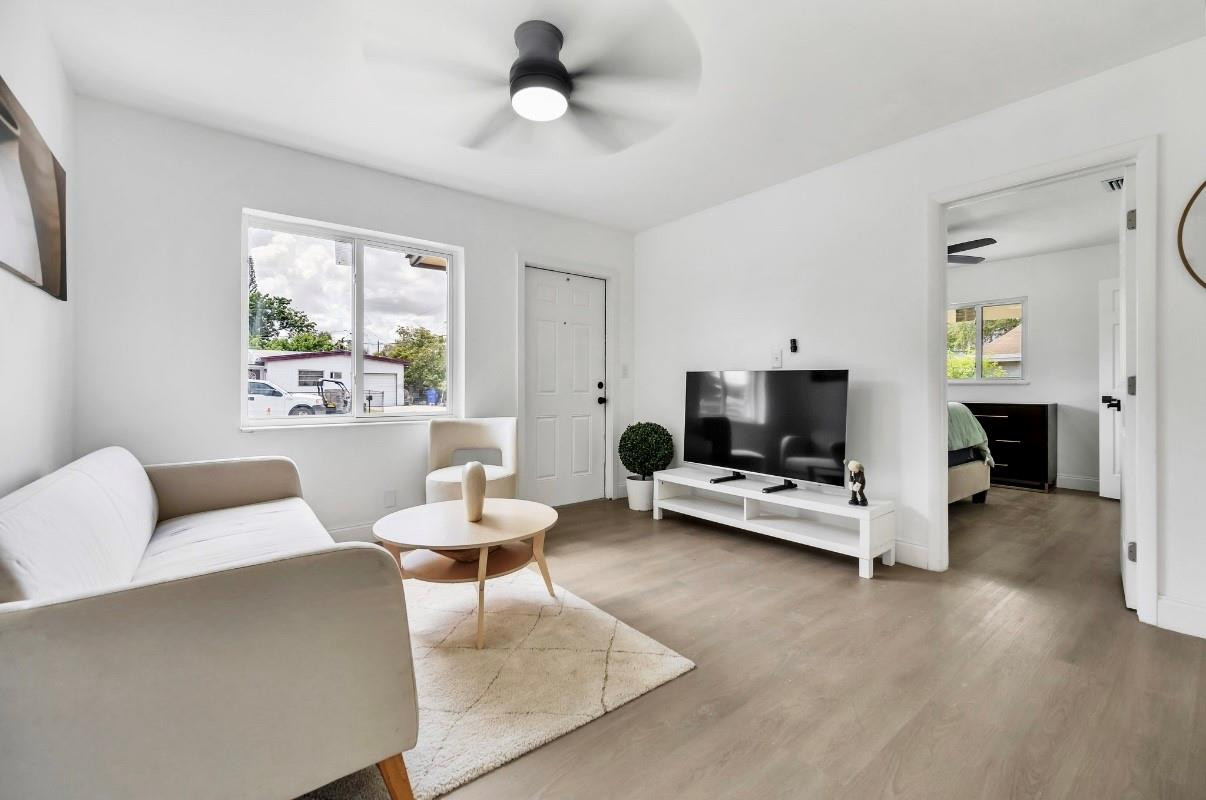 1070 NW 25th Way