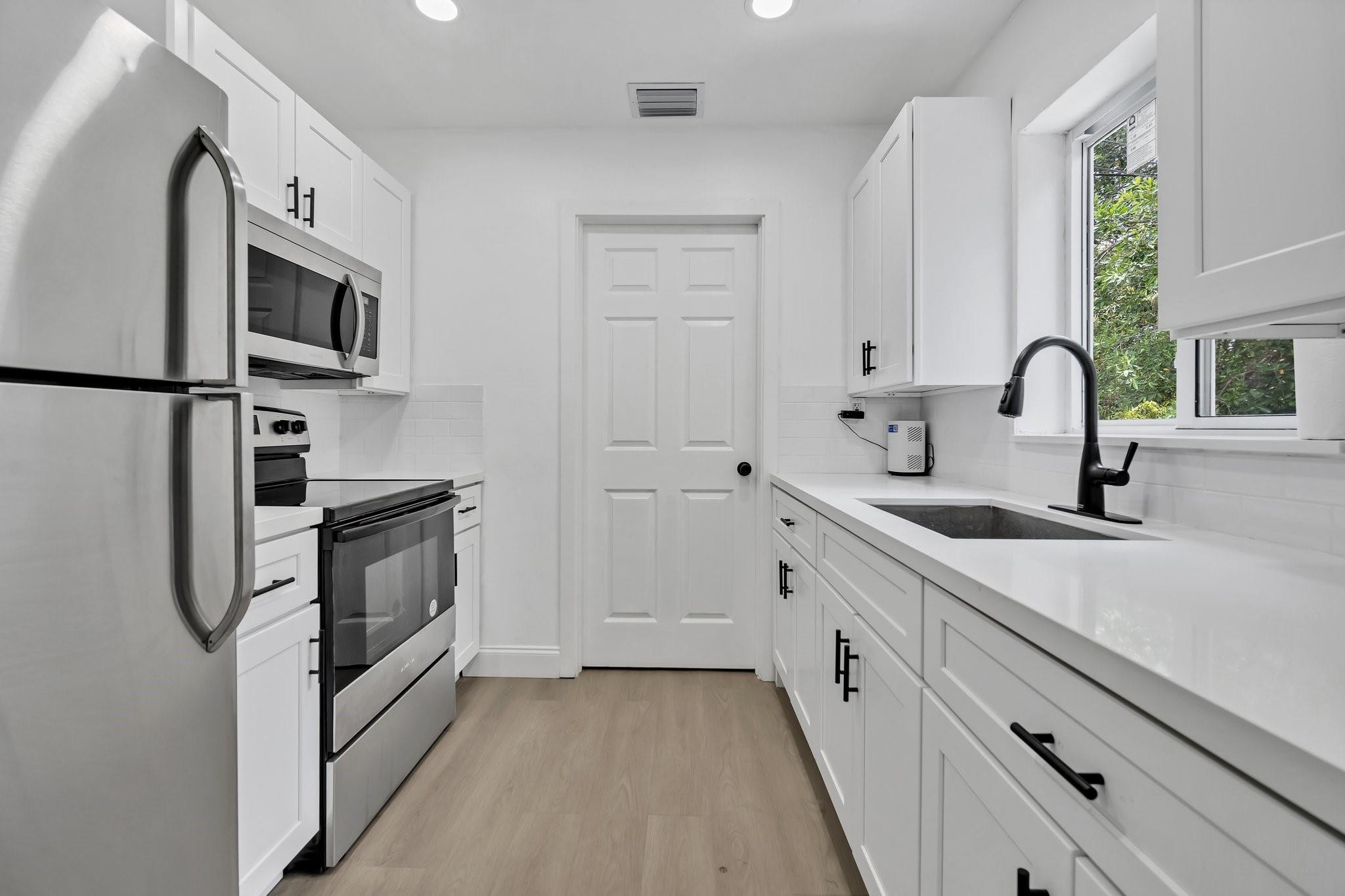 1070 NW 25th Way