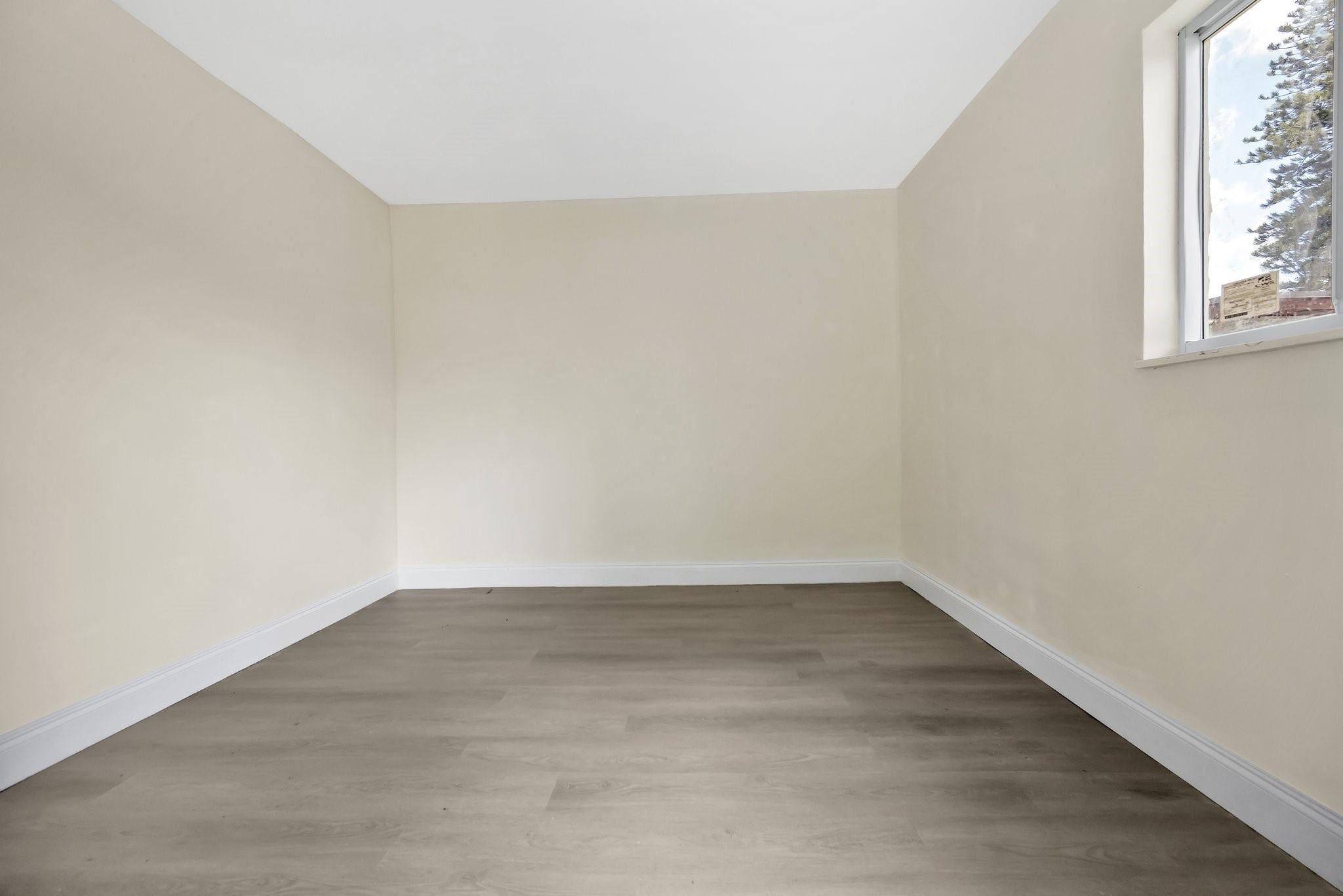 1070 NW 25th Way