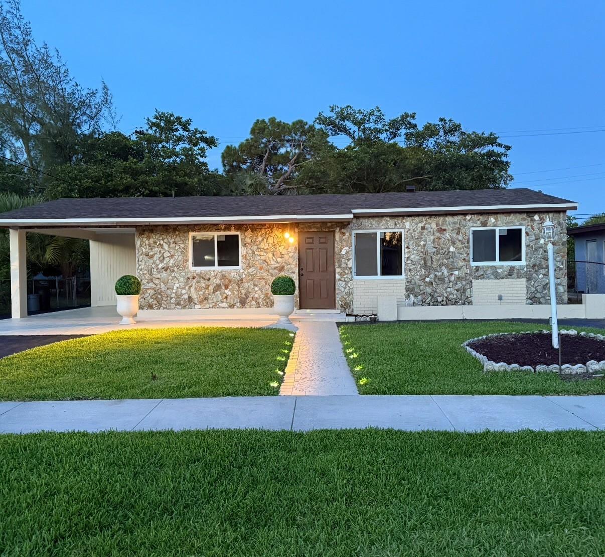 1070 NW 25th Way