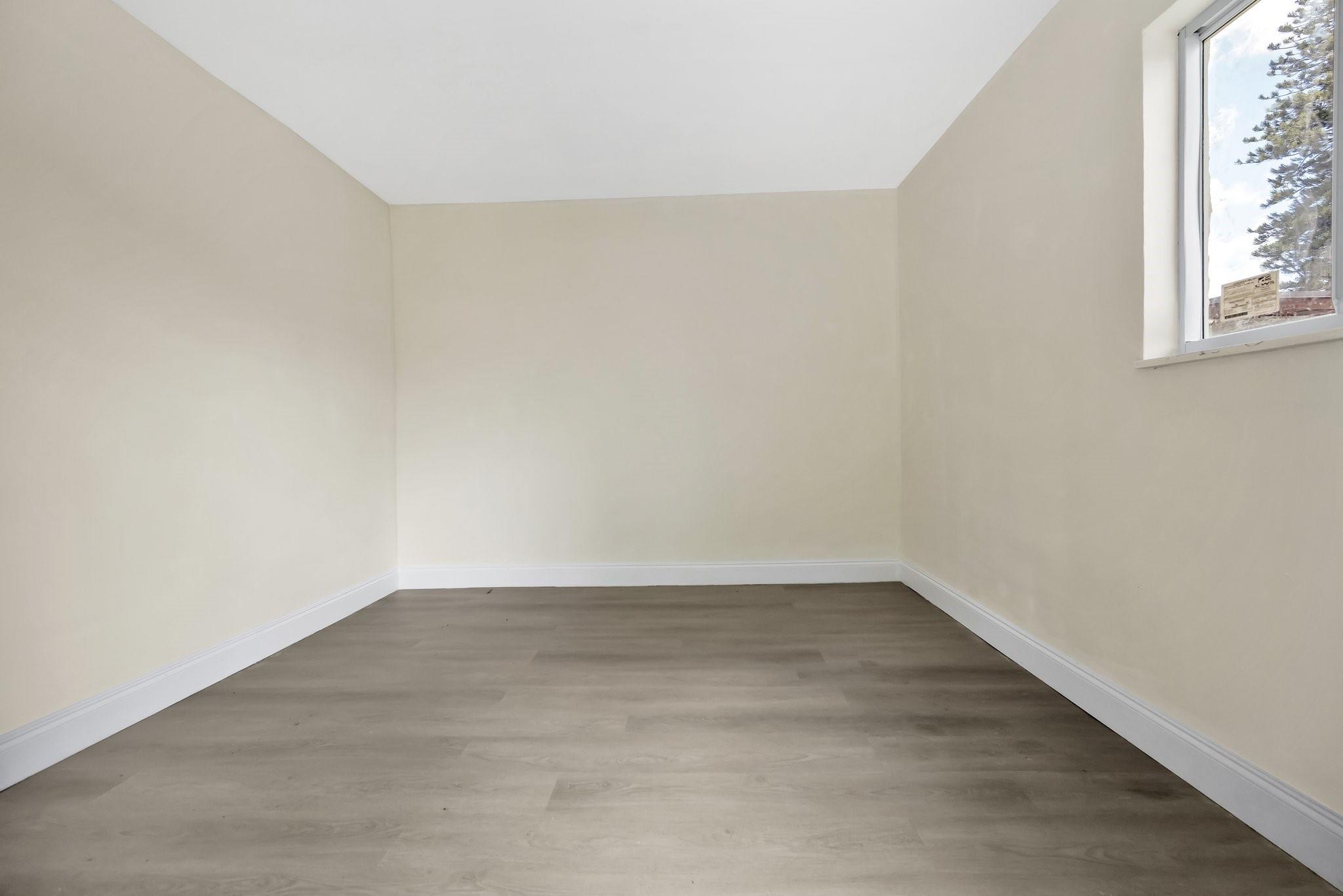 1070 NW 25th Way