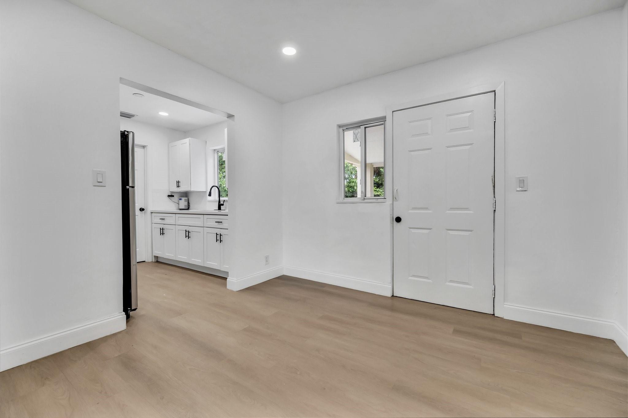 1070 NW 25th Way