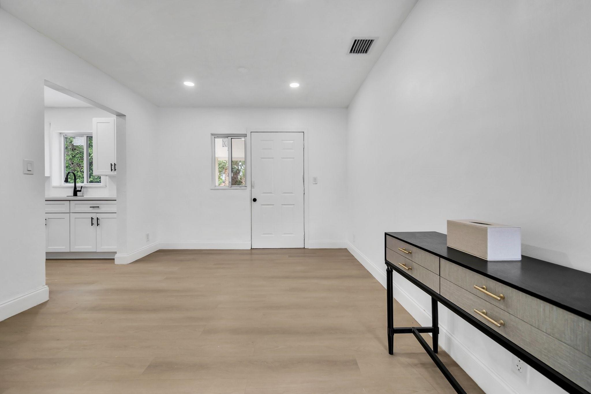 1070 NW 25th Way