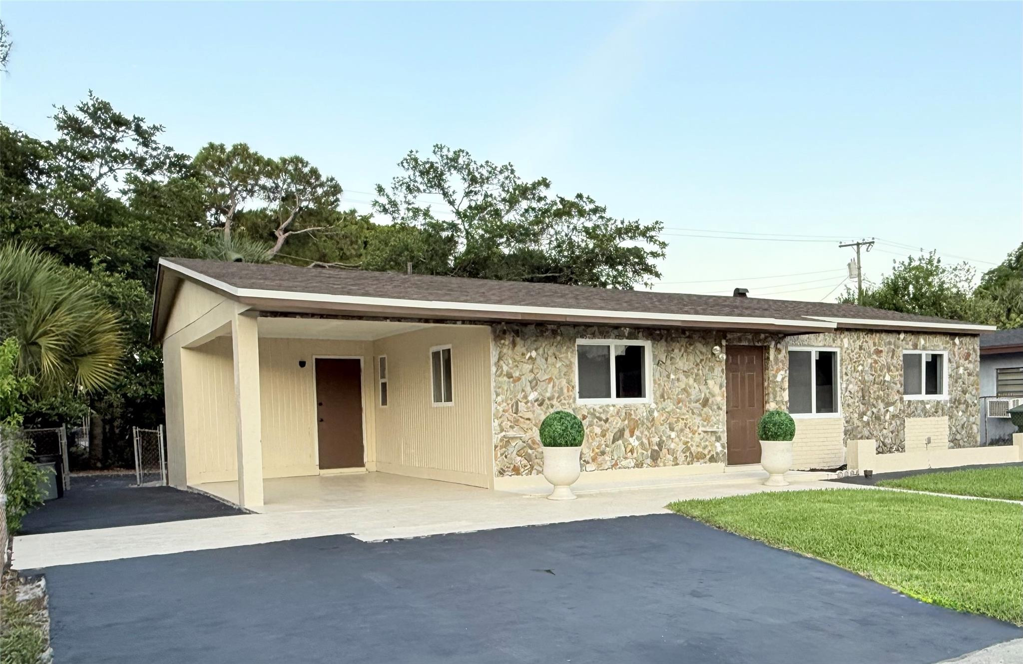 1070 NW 25th Way