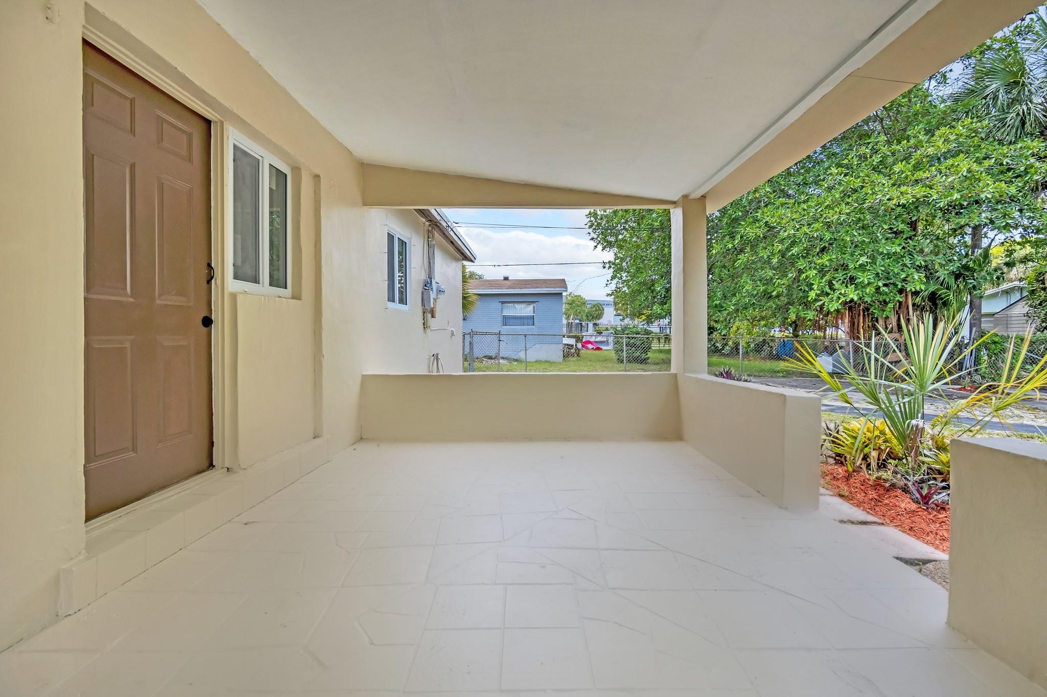 1070 NW 25th Way