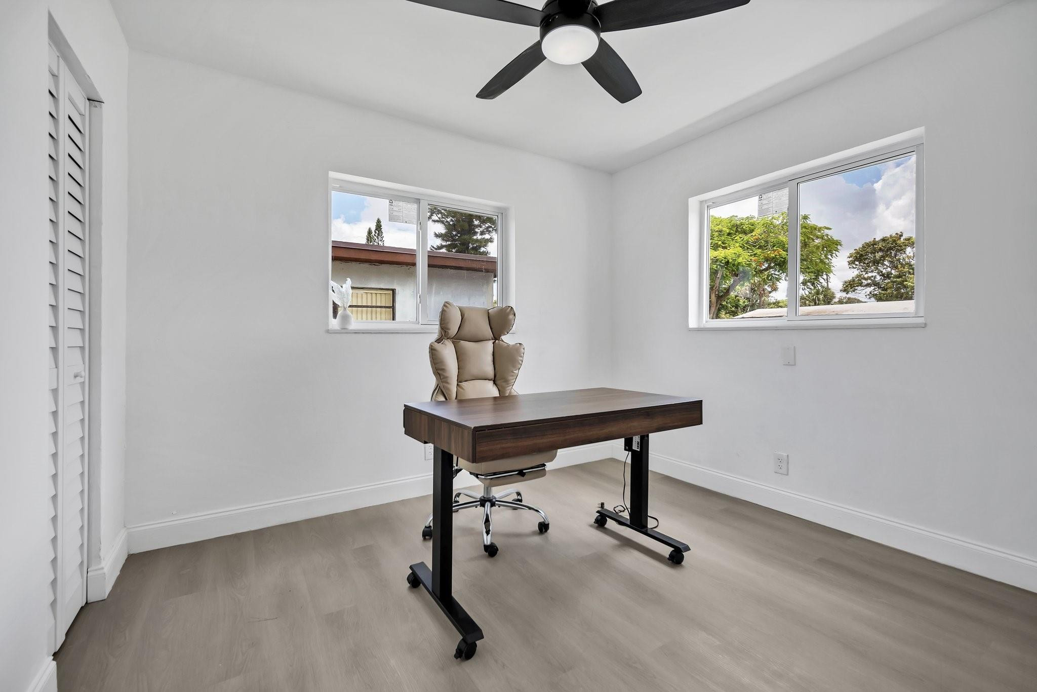 1070 NW 25th Way