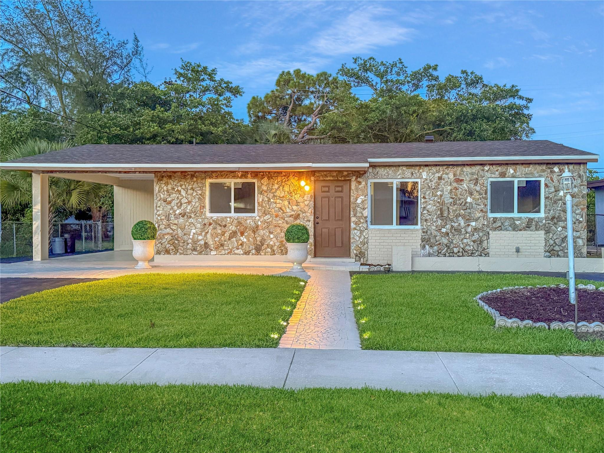 1070 NW 25th Way