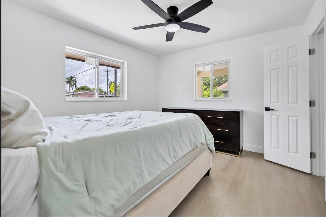 1070 NW 25th Way