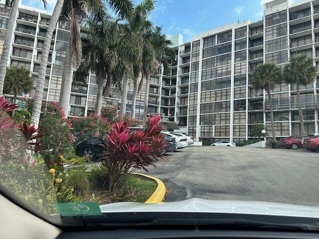 200 Leslie Dr 616