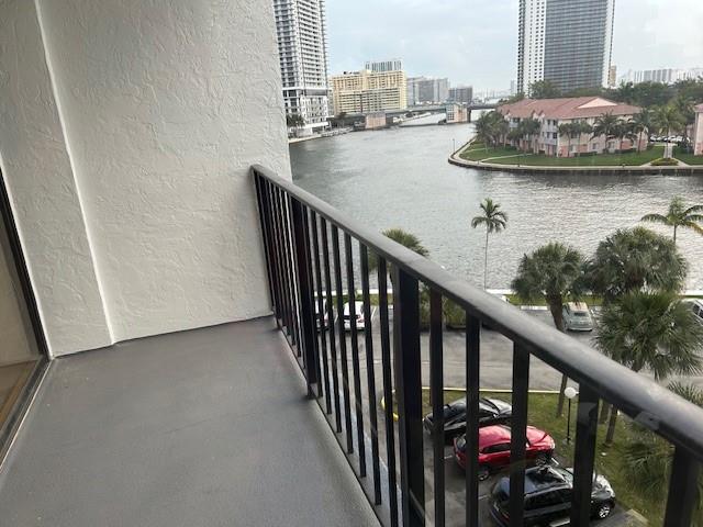 200 Leslie Dr 616