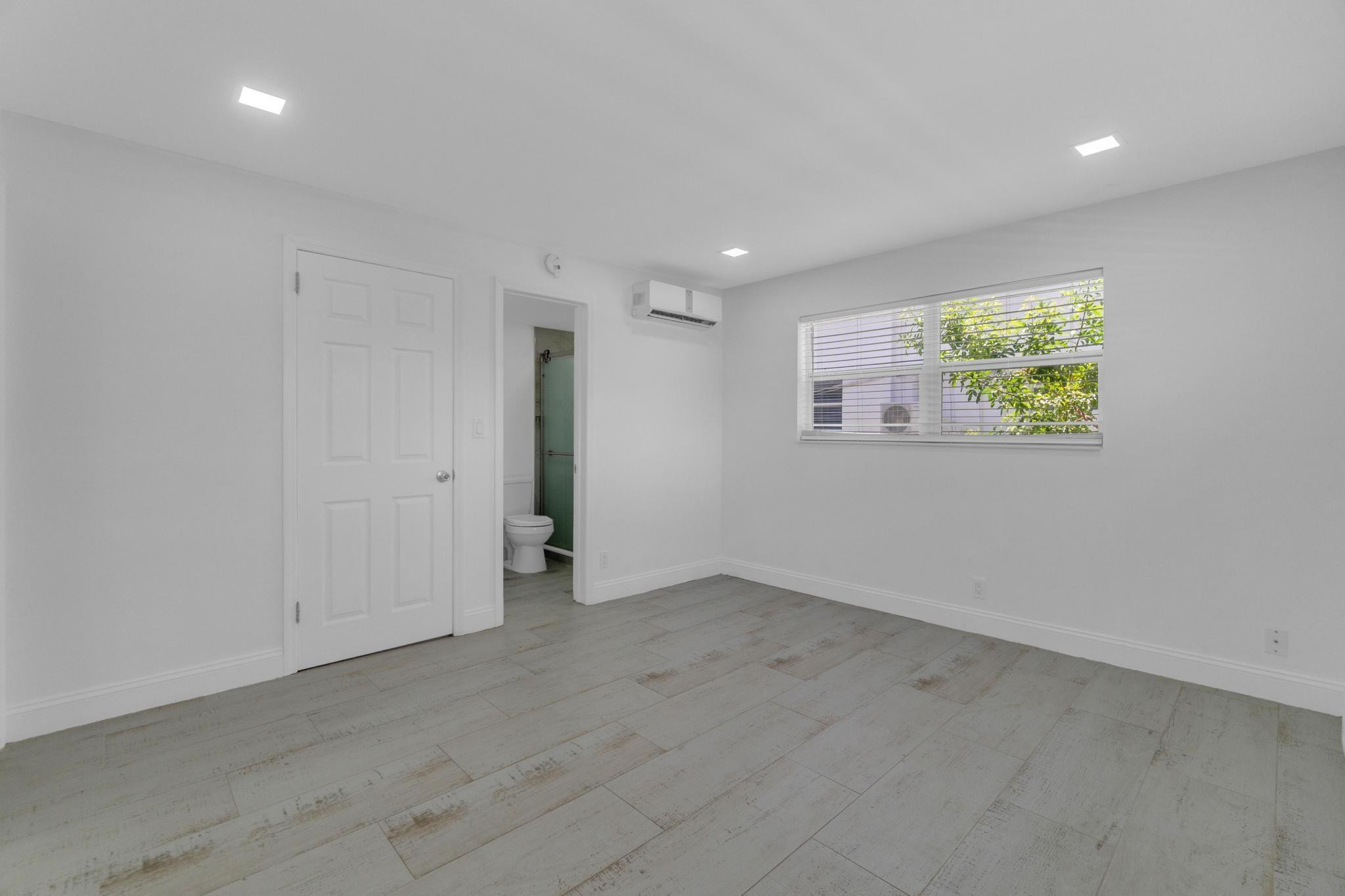 3212 NE 7th Pl 2