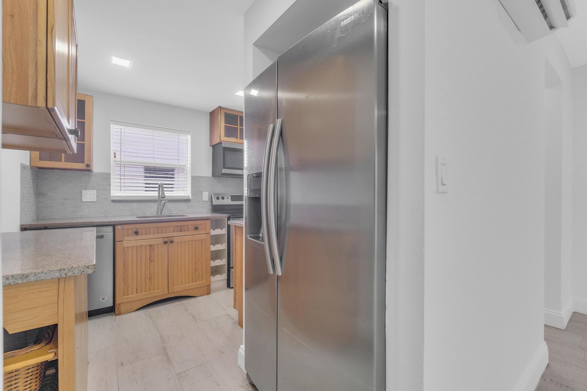 3212 NE 7th Pl 2