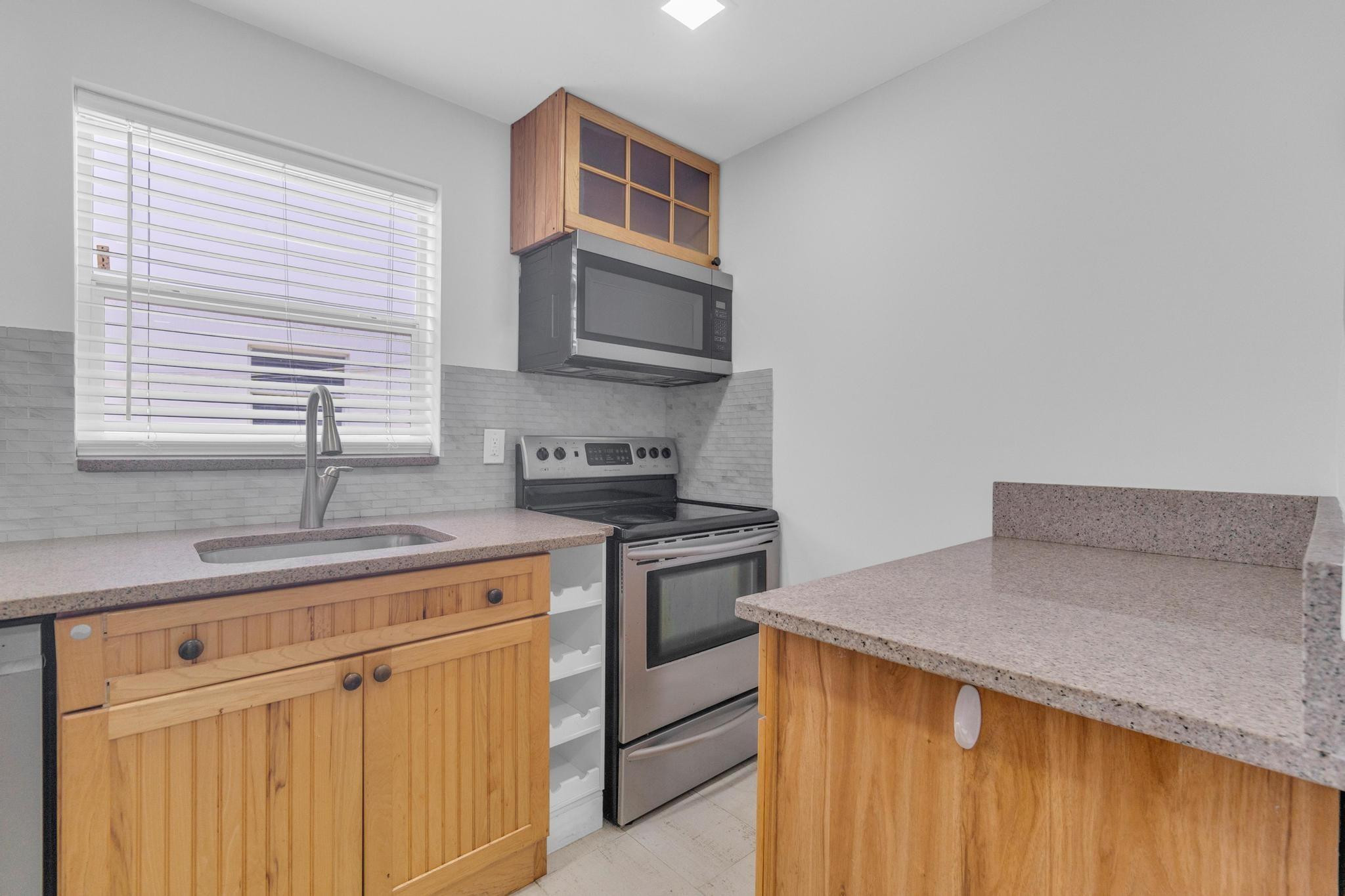 3212 NE 7th Pl 2
