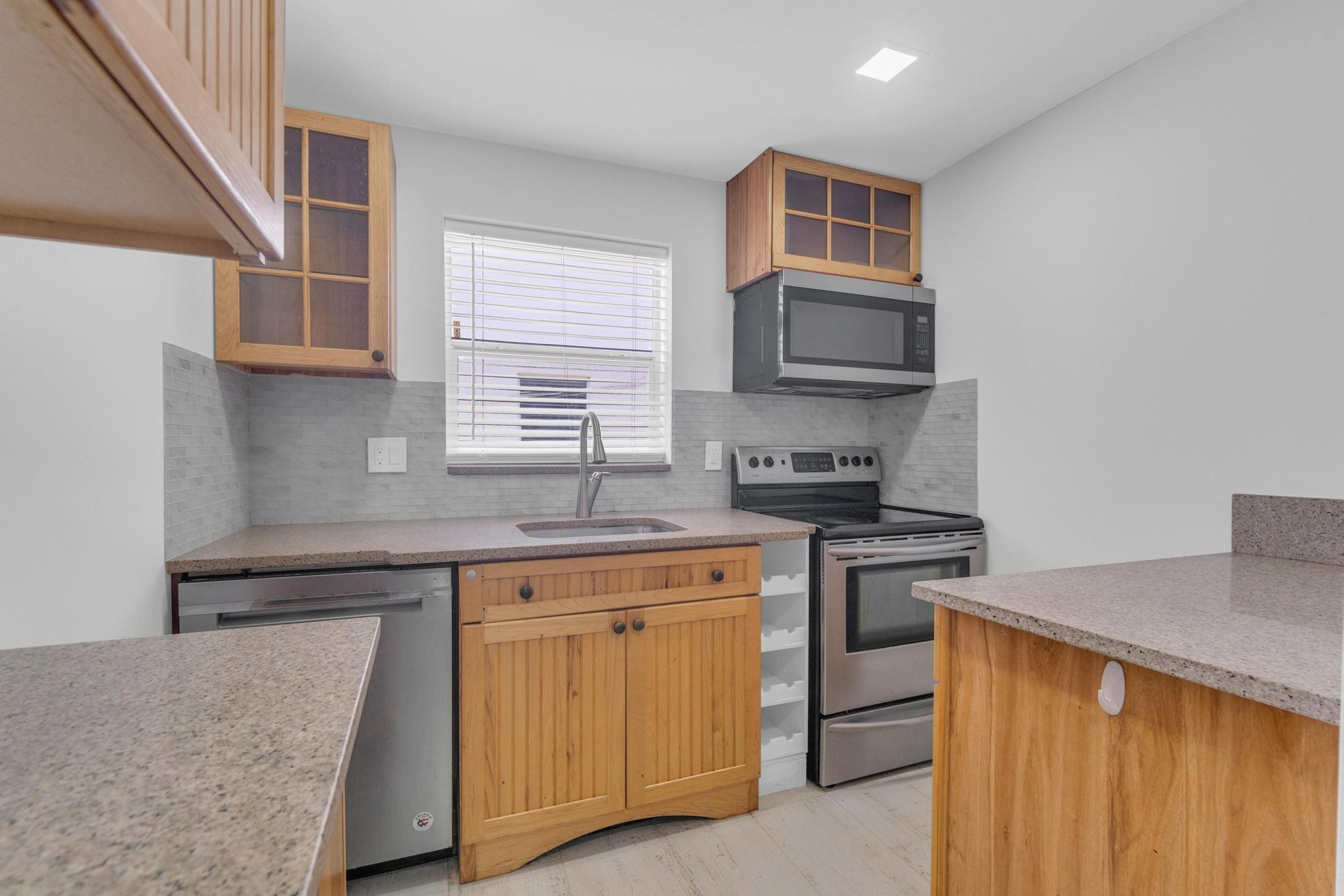 3212 NE 7th Pl 2