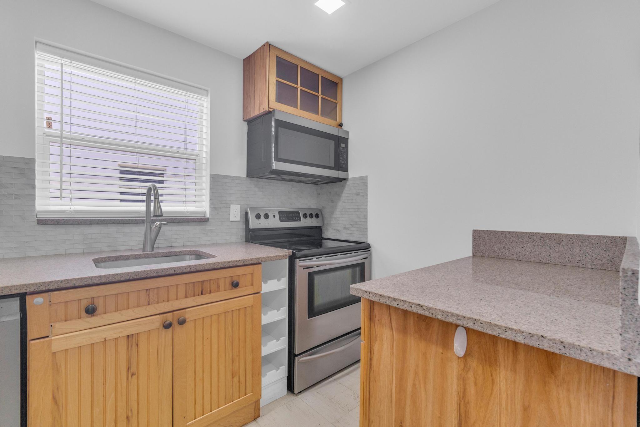 3212 NE 7th Pl 2