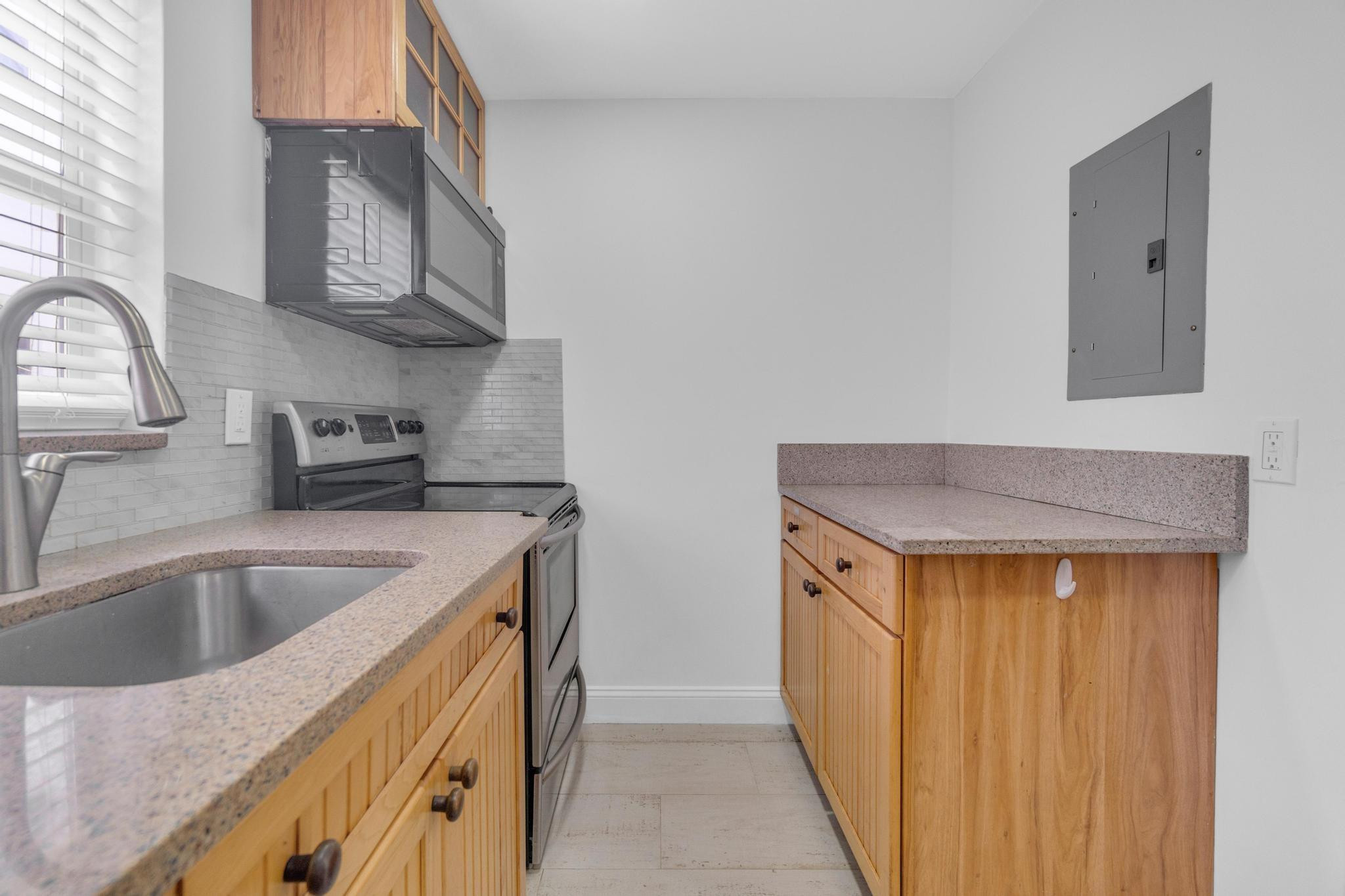 3212 NE 7th Pl 2