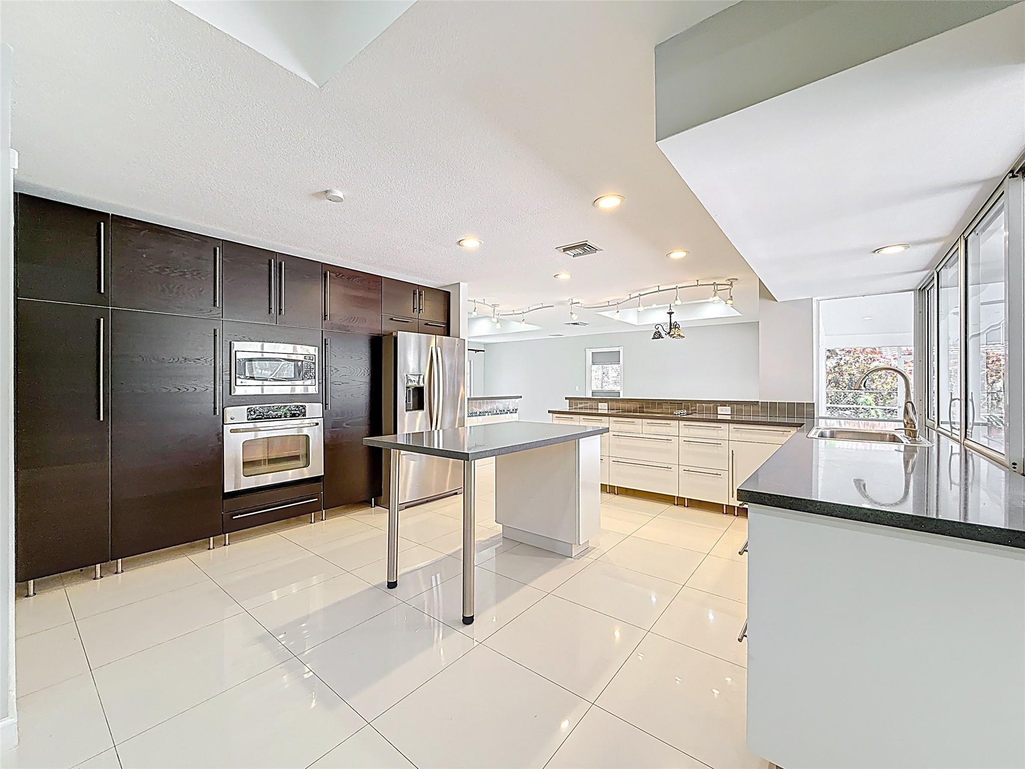 12100 NW 4th St