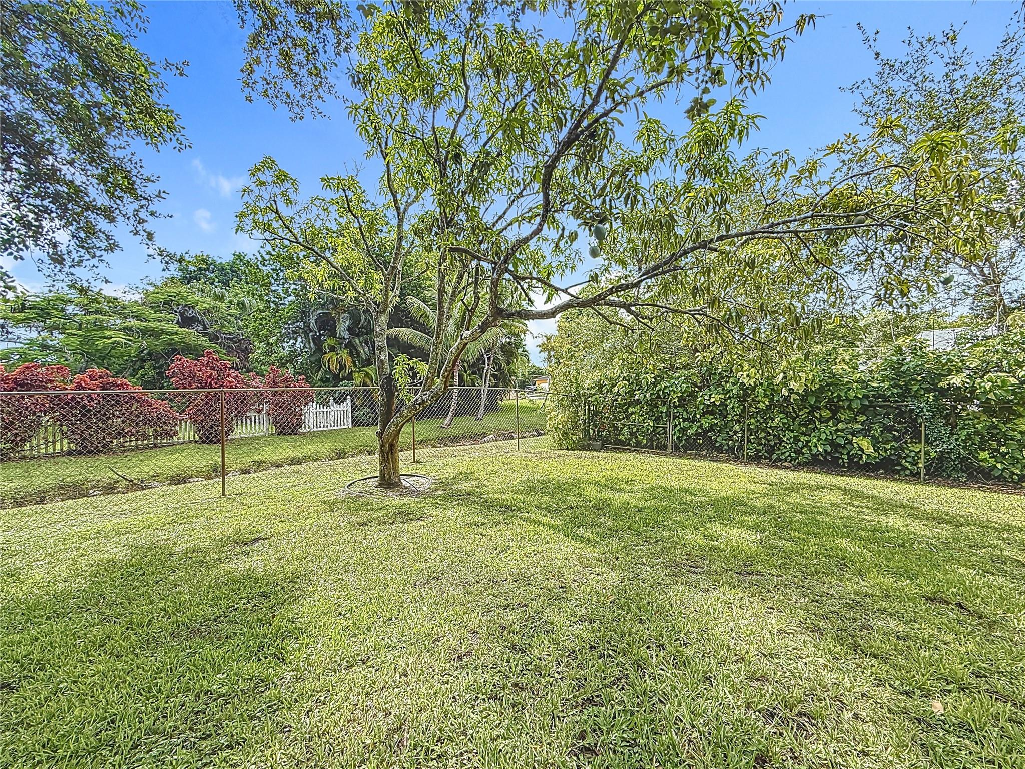 12100 NW 4th St