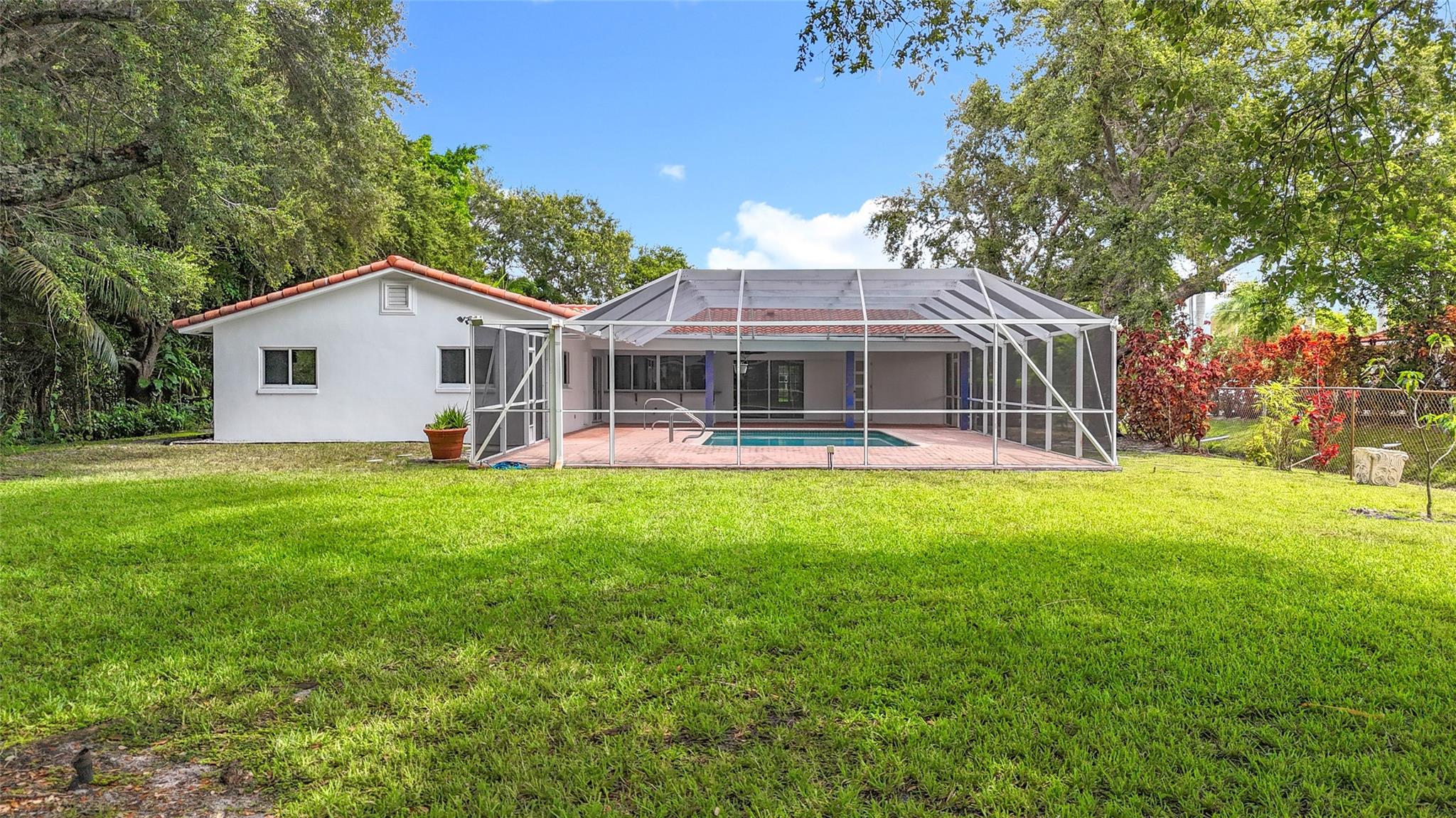 12100 NW 4th St