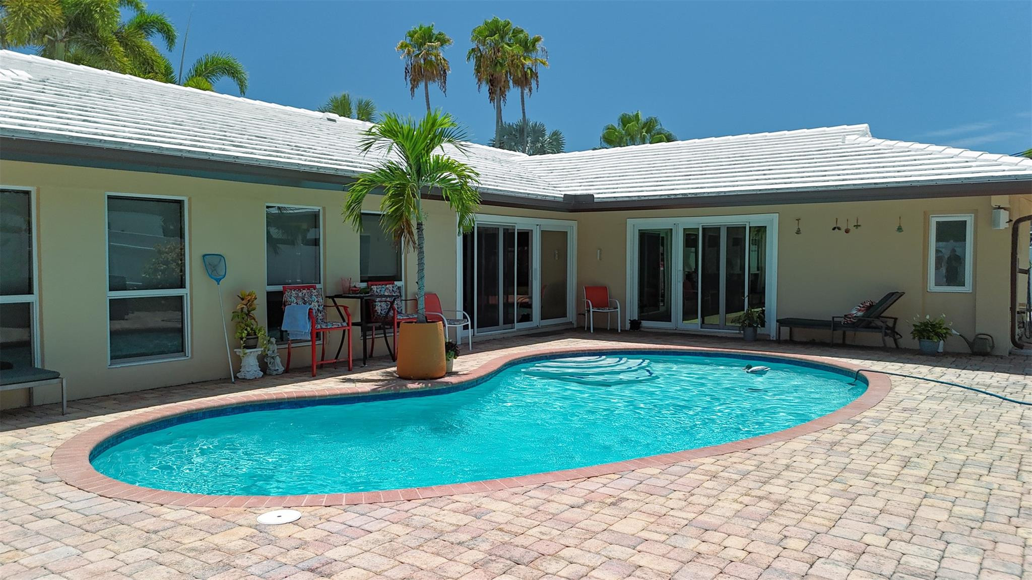 4131 Bayview Dr