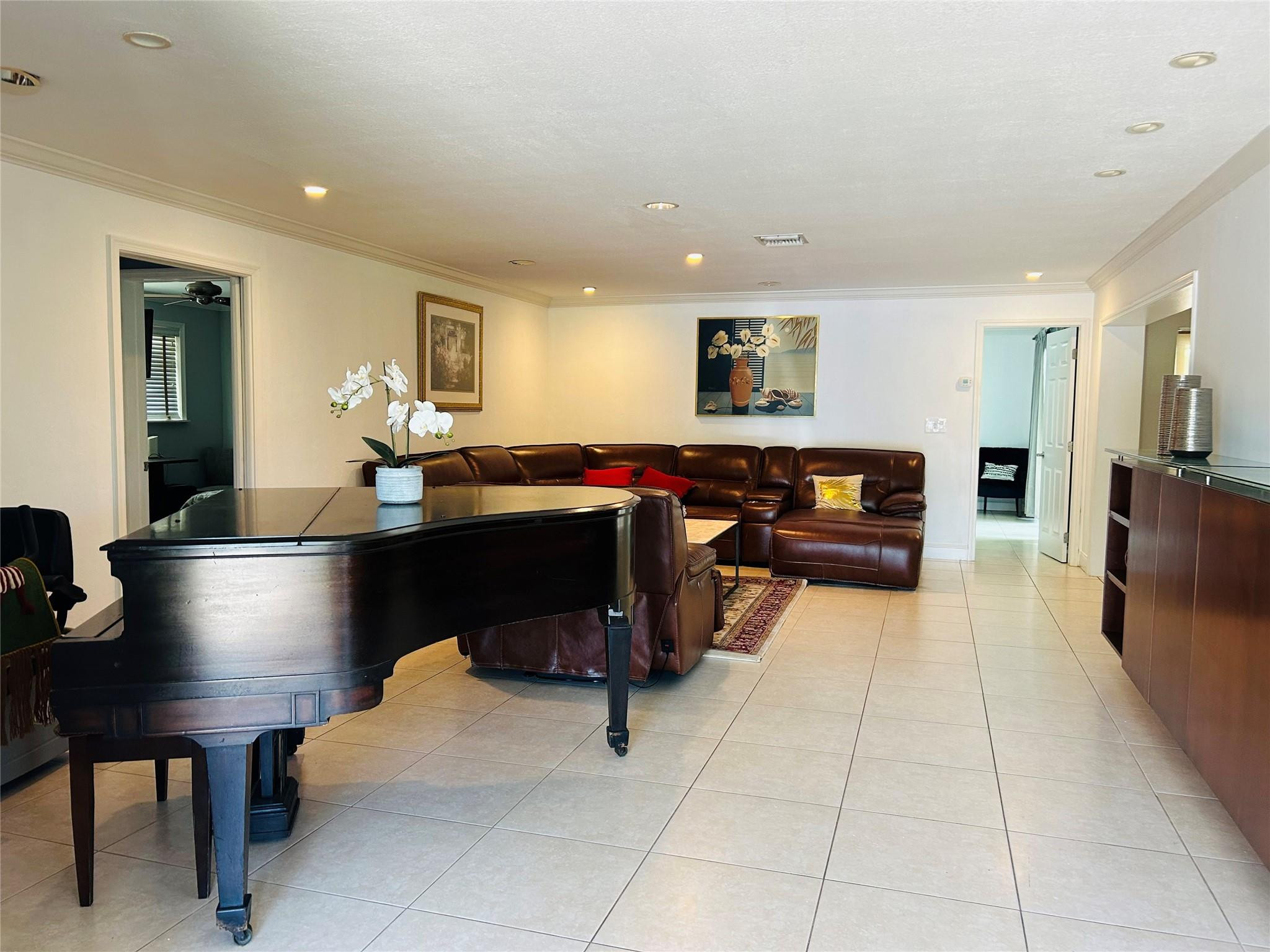 4131 Bayview Dr