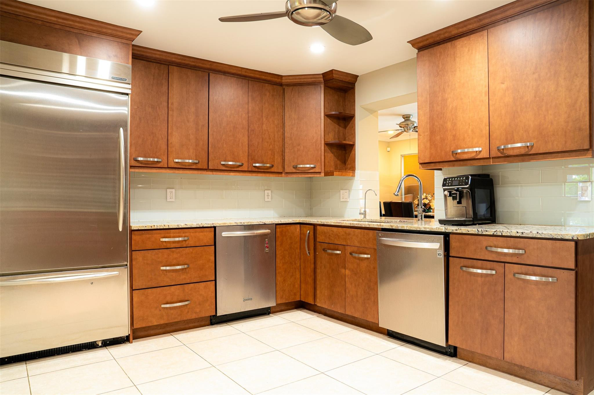 4131 Bayview Dr