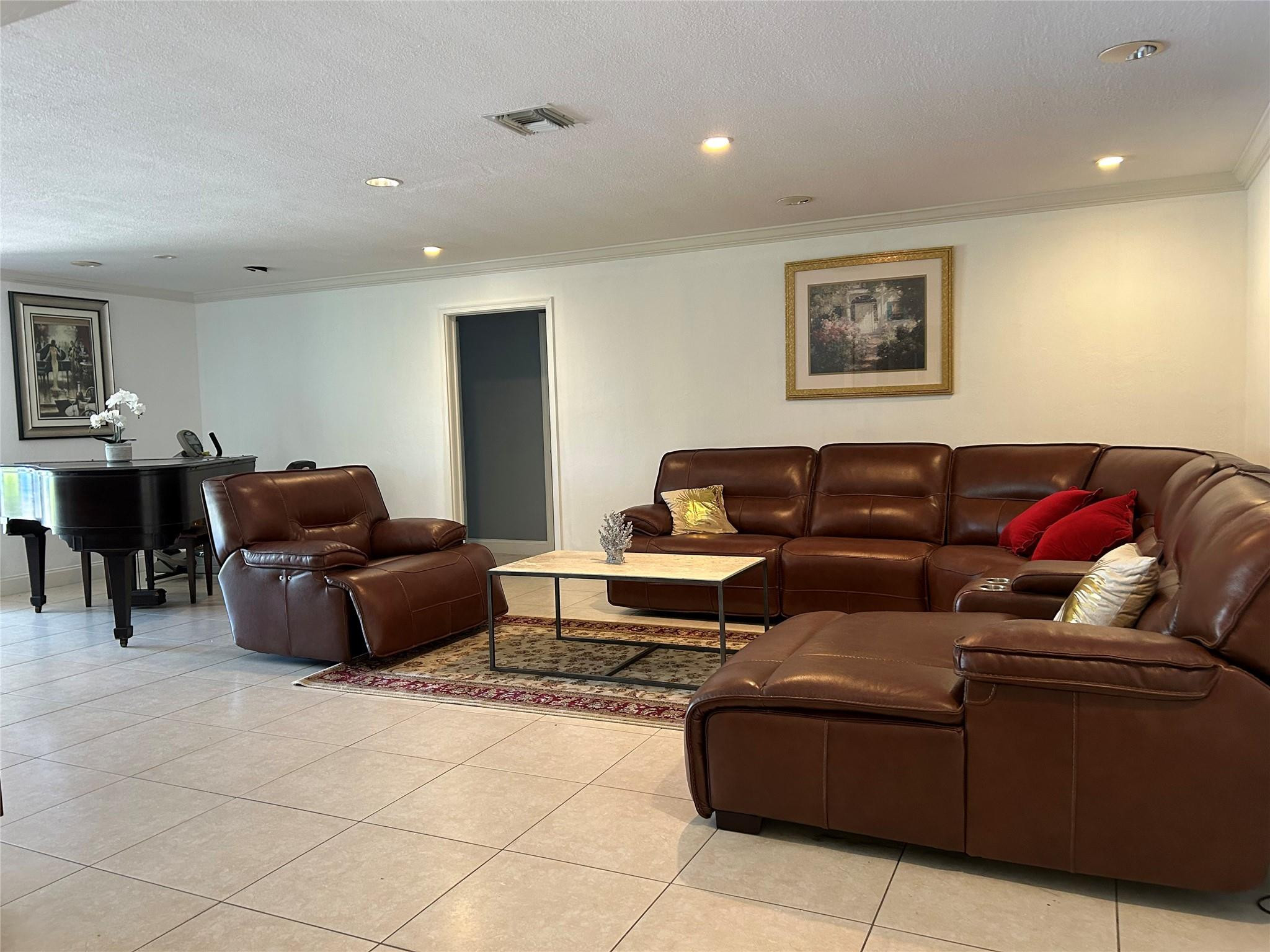 4131 Bayview Dr