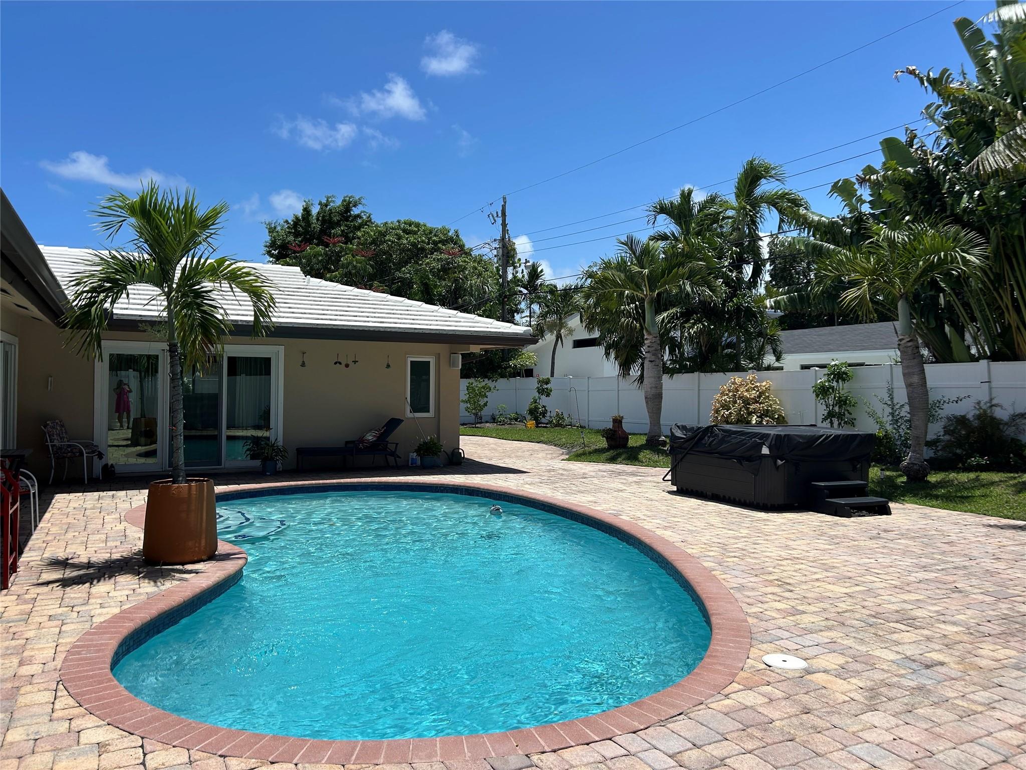 4131 Bayview Dr