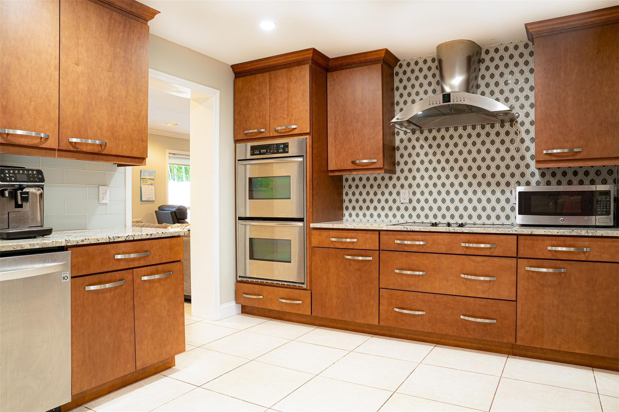 4131 Bayview Dr