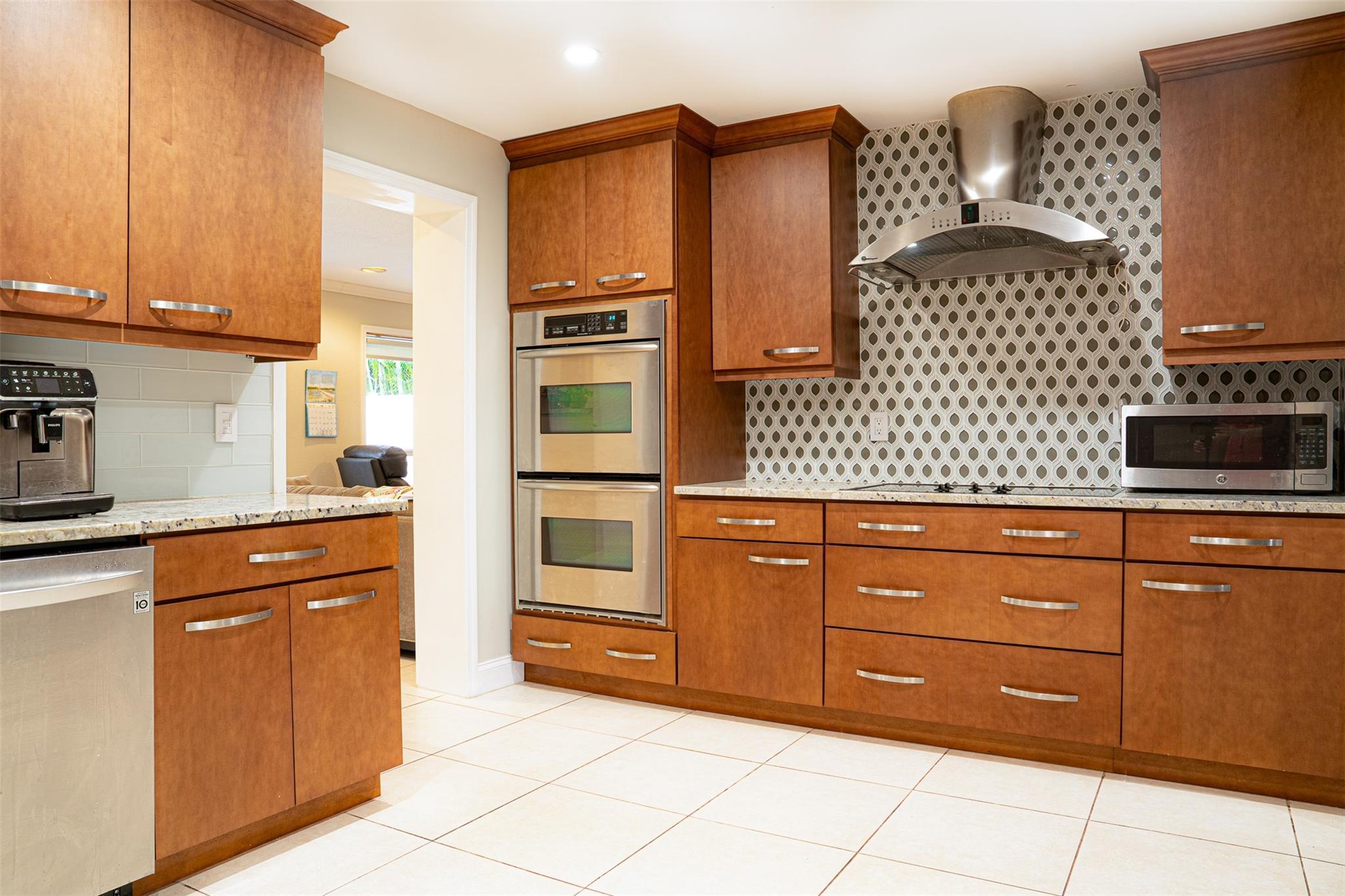 4131 Bayview Dr