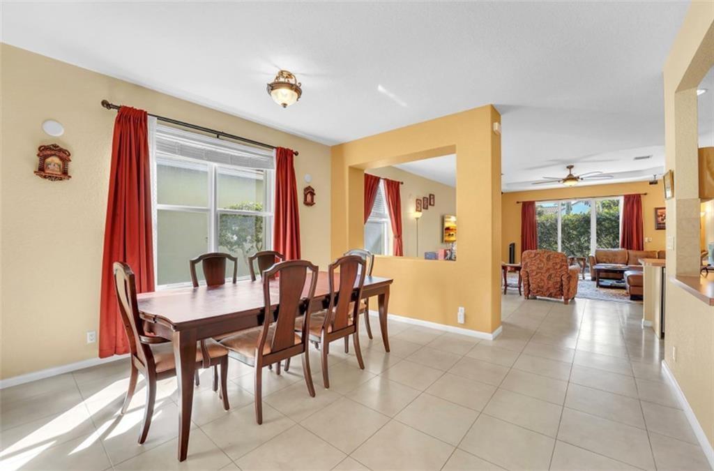 1270 W Magnolia Cir
