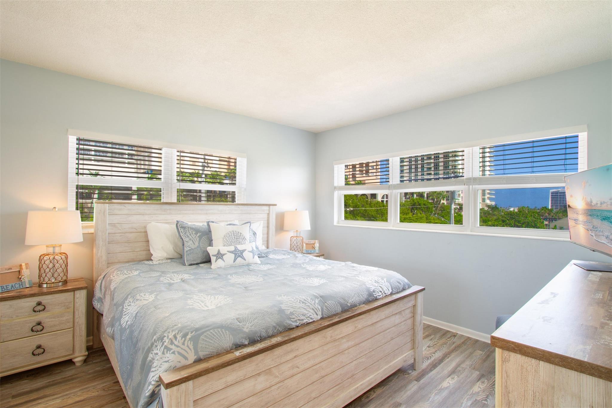 9 N Birch Rd 401