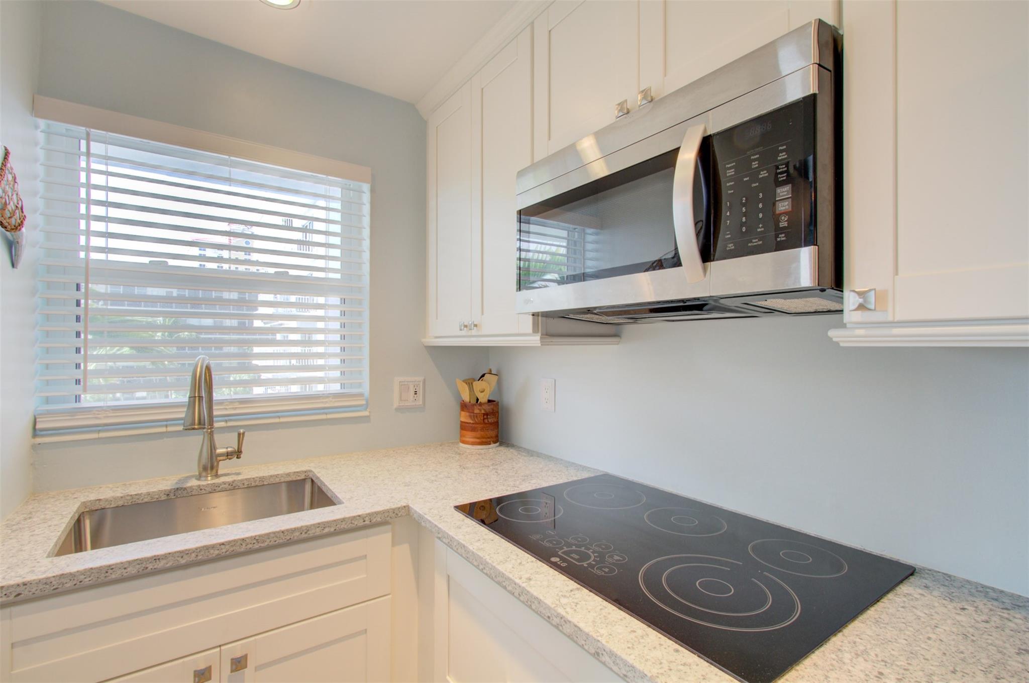 9 N Birch Rd 401