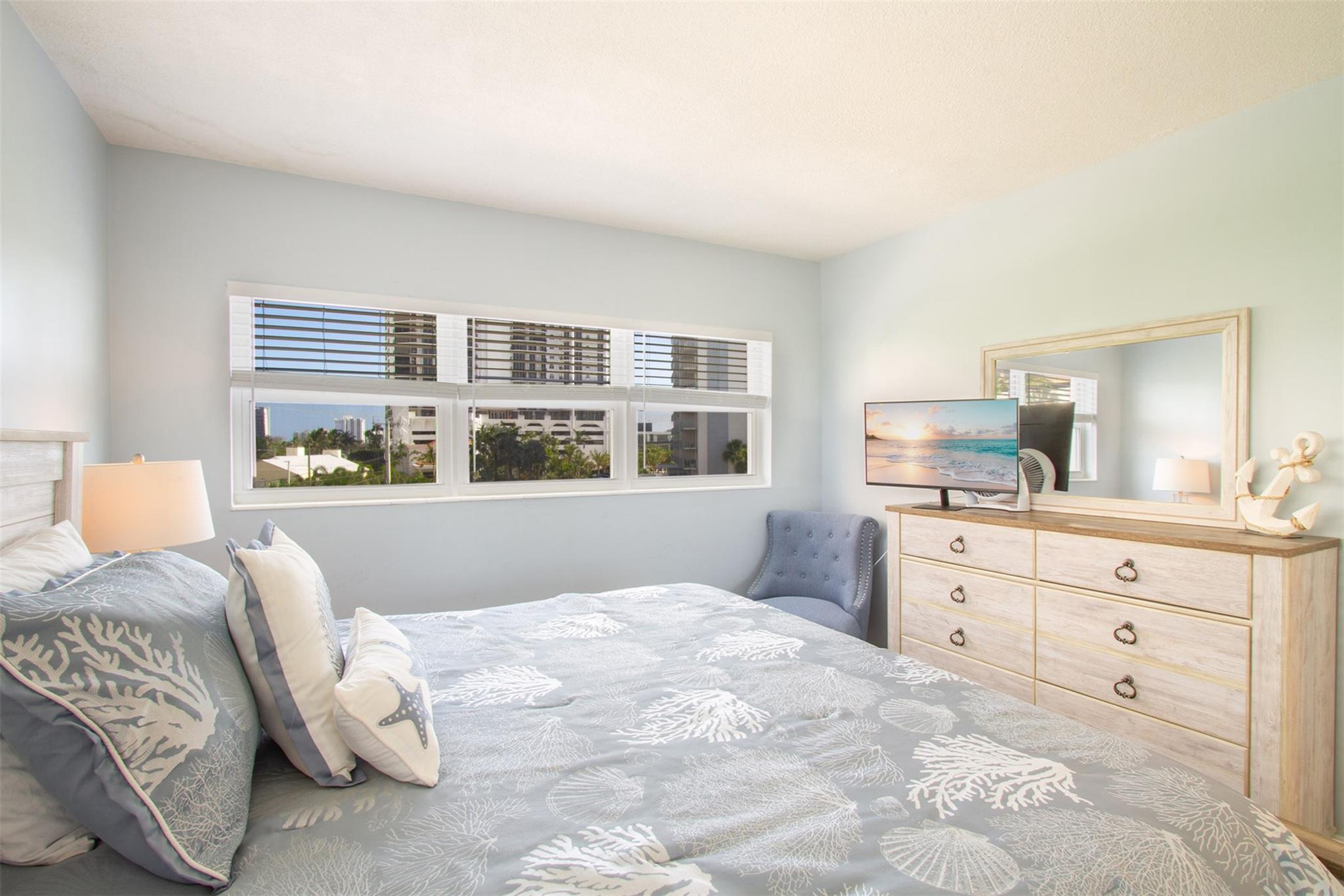 9 N Birch Rd 401