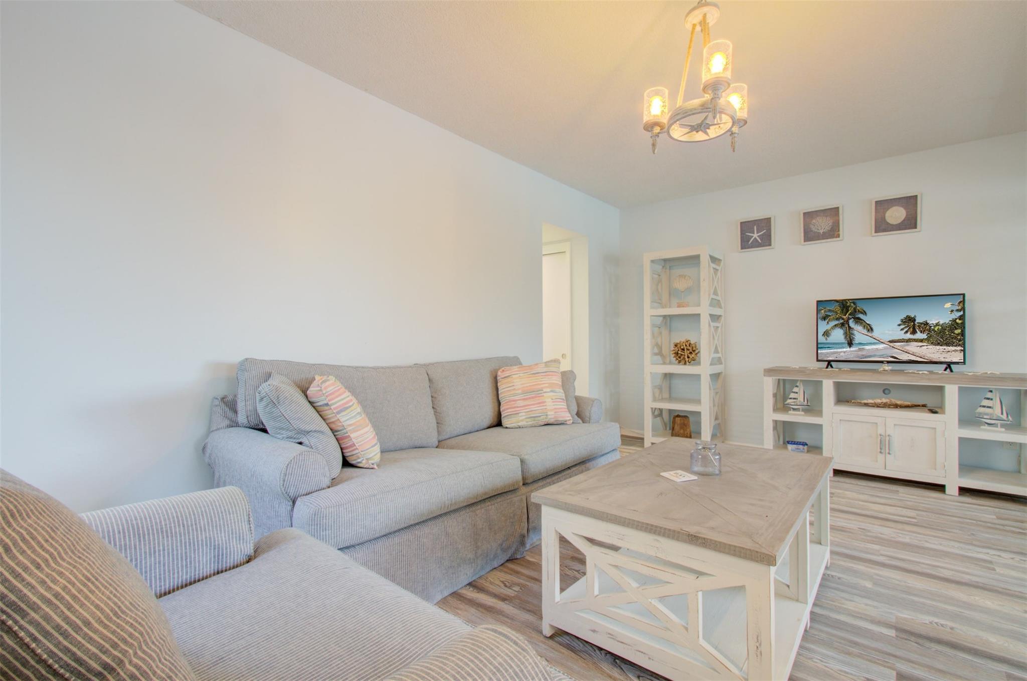 9 N Birch Rd 401
