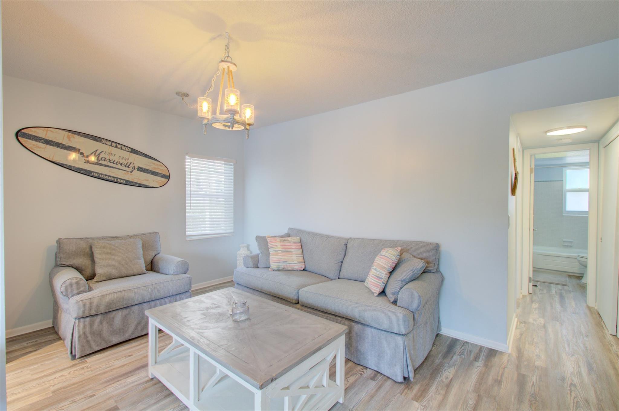 9 N Birch Rd 401