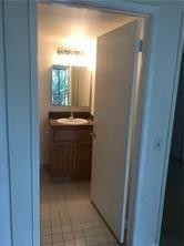 607 Meadows Cir .