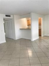 607 Meadows Cir .