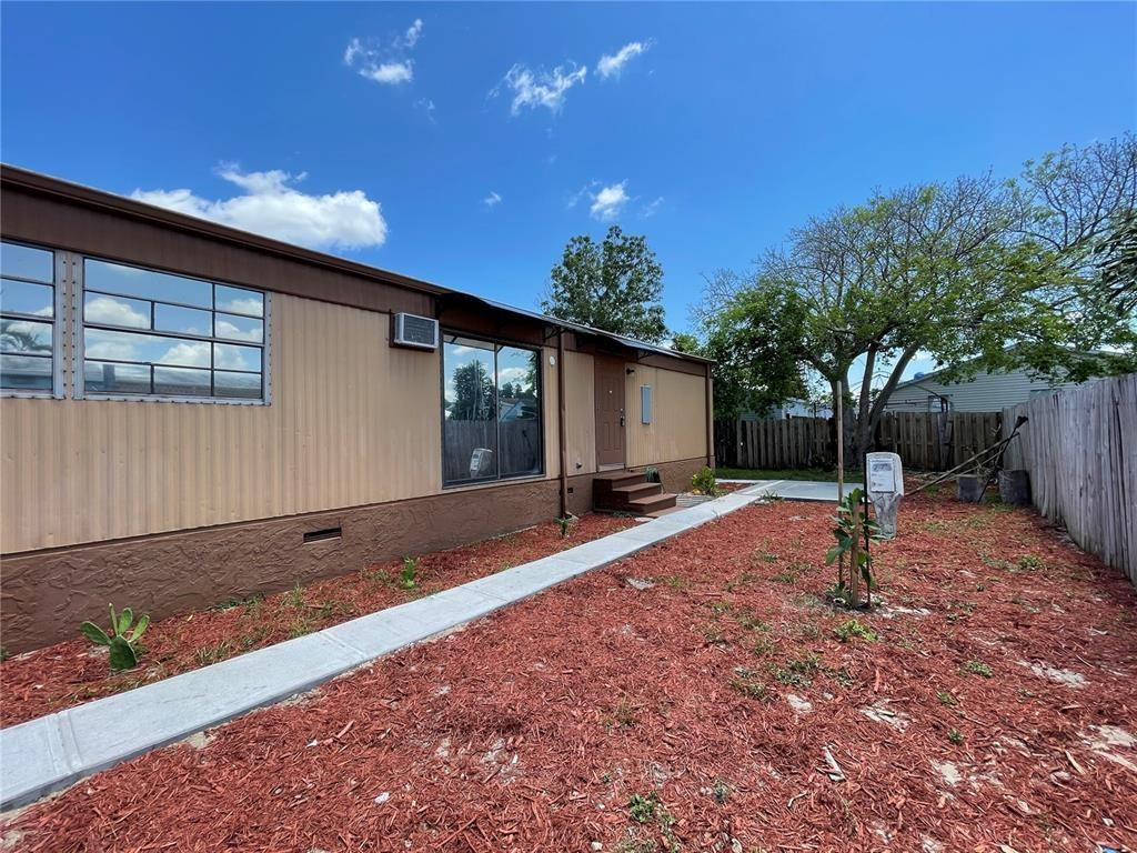 11868 Watergate Cir