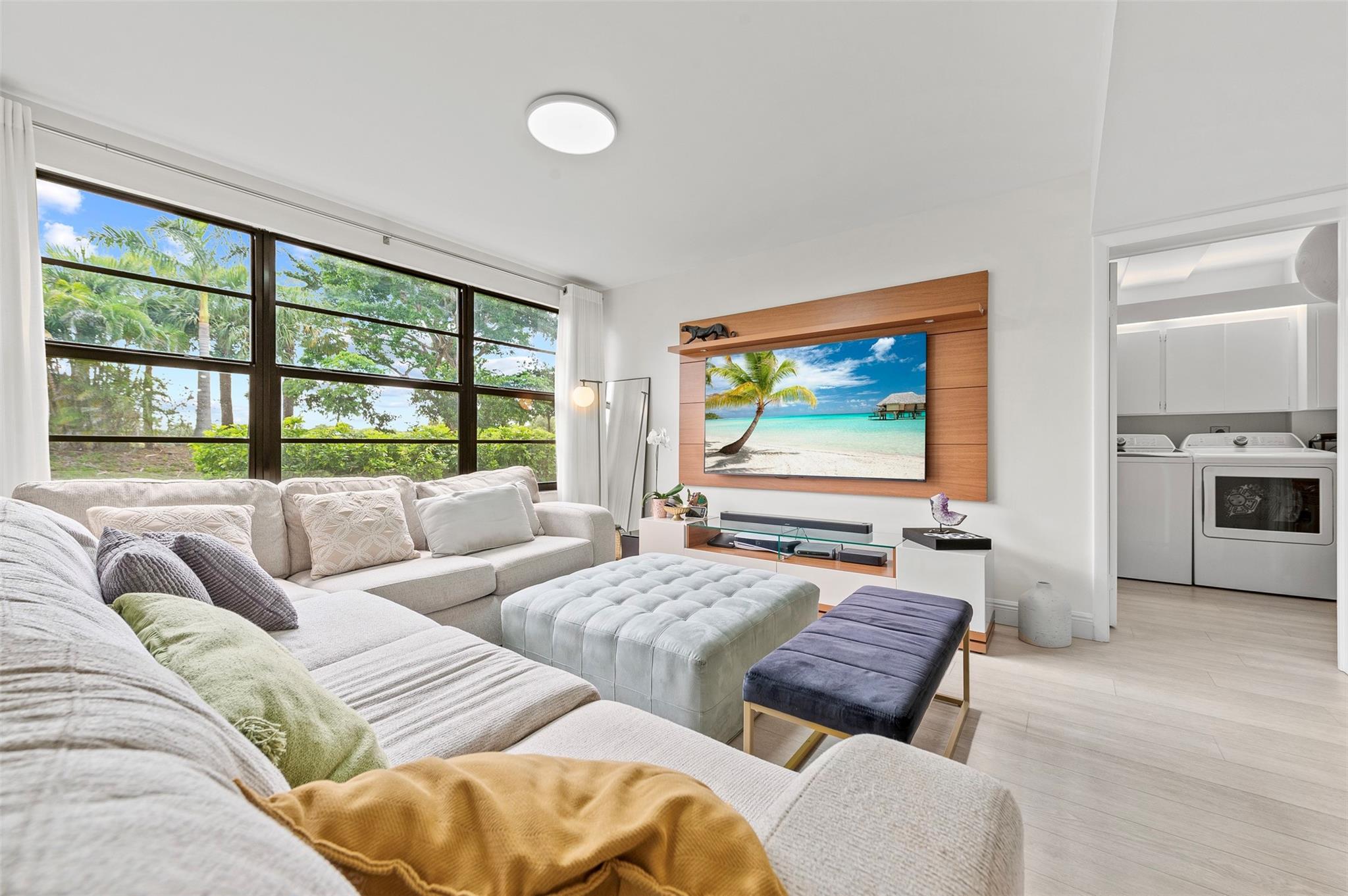 6061 Balboa Cir 103