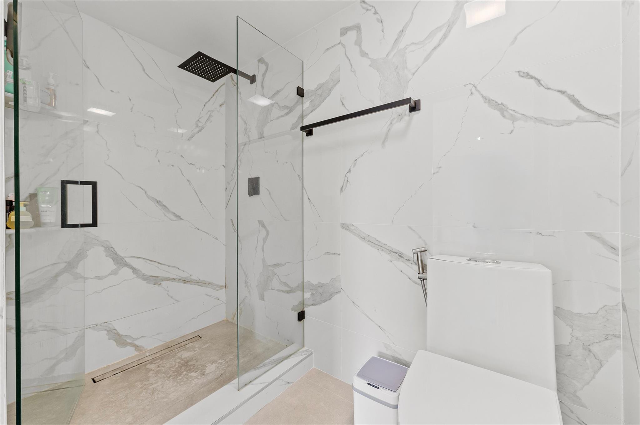 6061 Balboa Cir 103