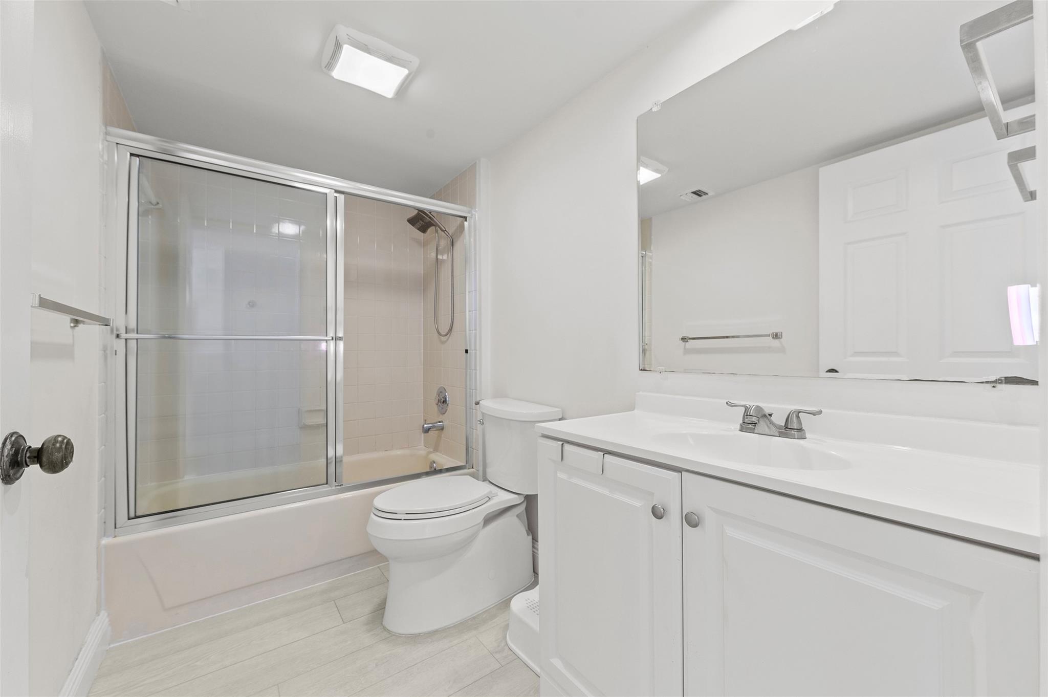 6061 Balboa Cir 103