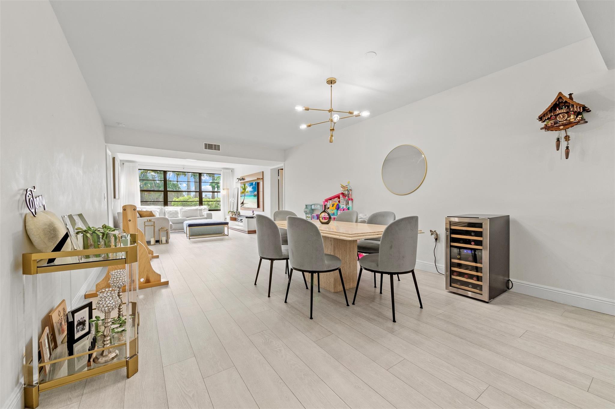 6061 Balboa Cir 103